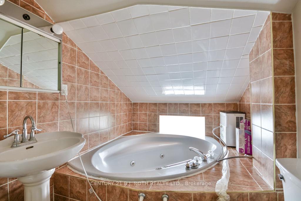 Photo 16 of 75 Gowan Street, Barrie, Allandale — HOMEH