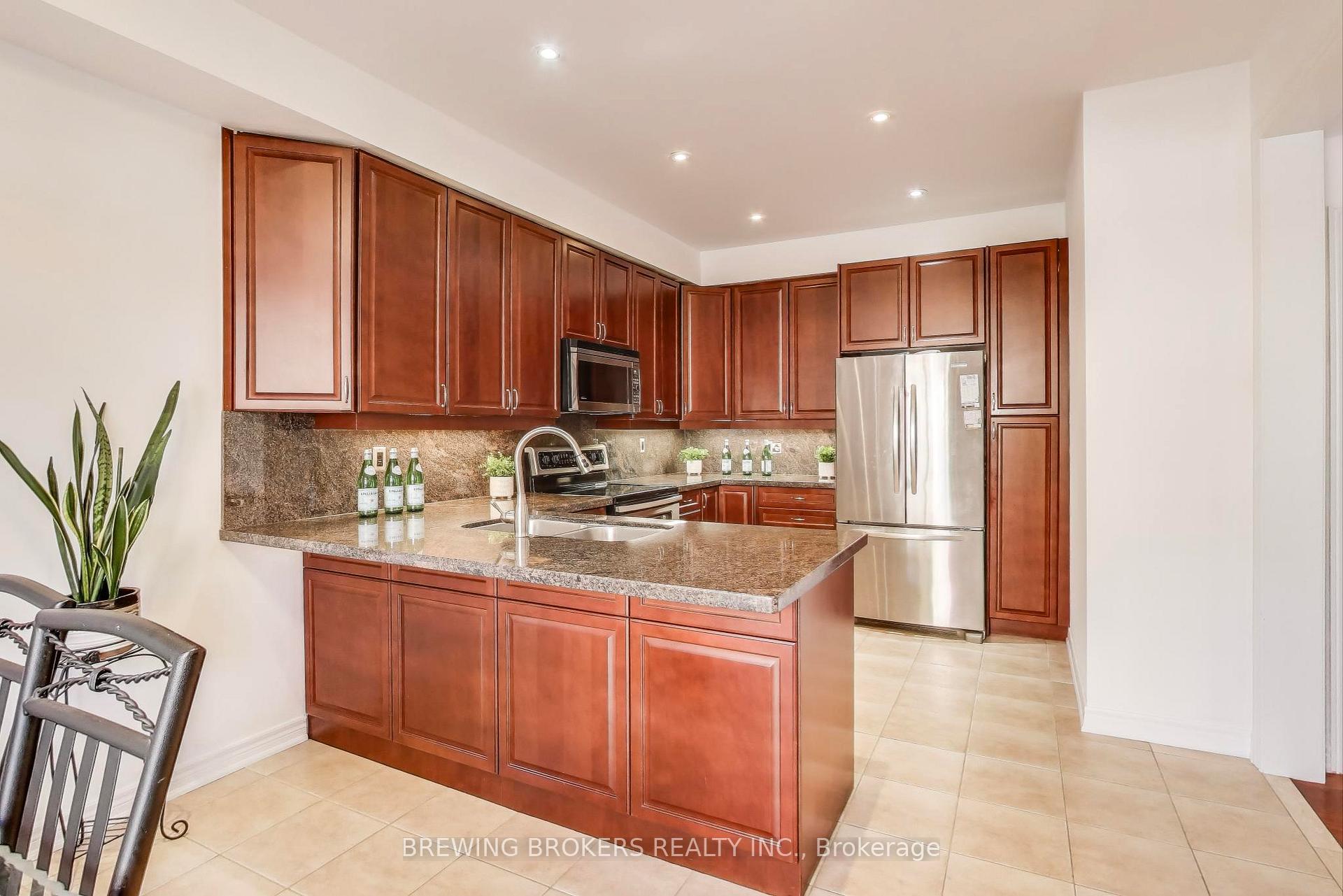 Photo 10 of 60 Yarden Drive, Vaughan, Patterson — HOMEH