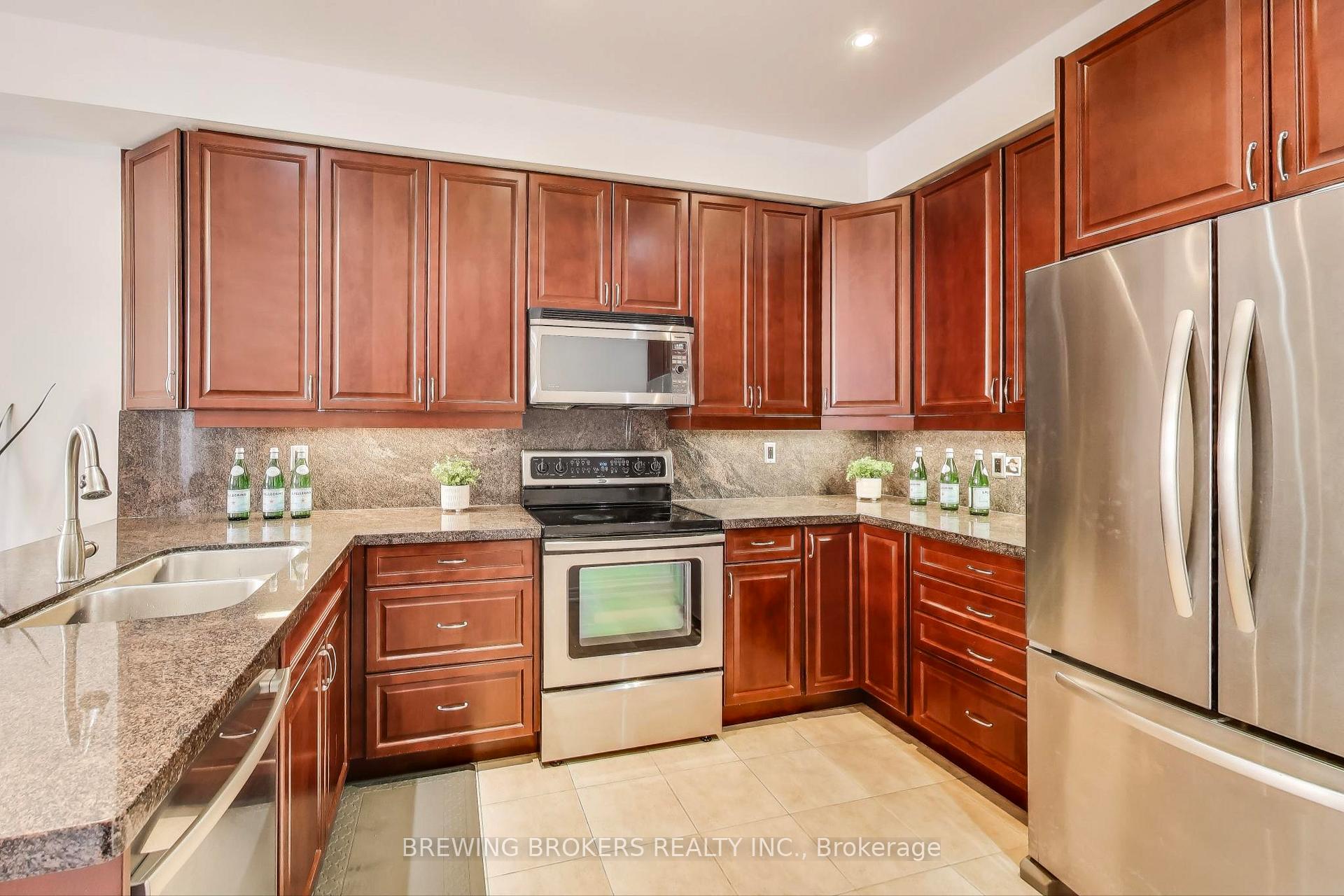 Photo 11 of 60 Yarden Drive, Vaughan, Patterson — HOMEH
