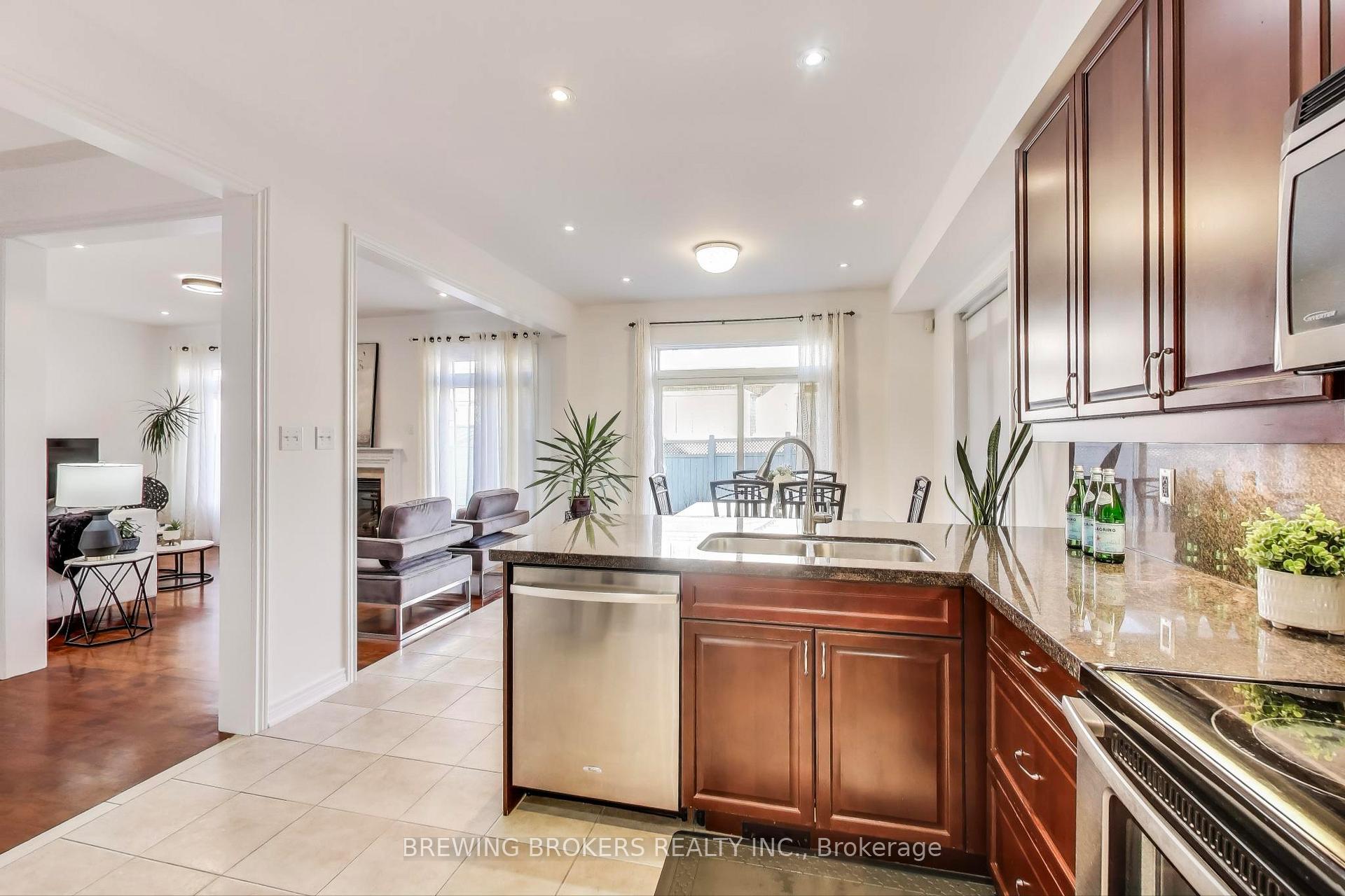 Photo 12 of 60 Yarden Drive, Vaughan, Patterson — HOMEH