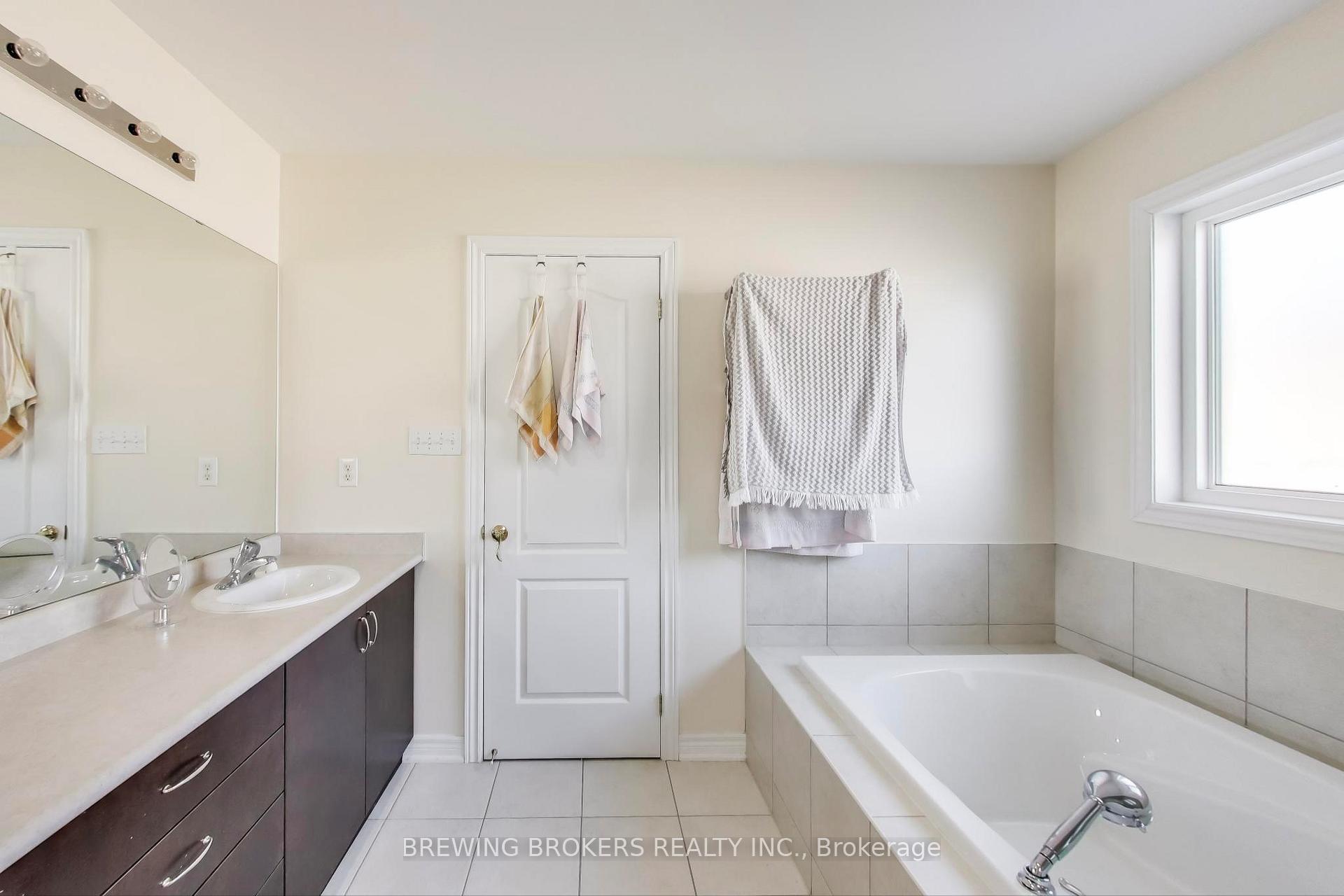 Photo 23 of 60 Yarden Drive, Vaughan, Patterson — HOMEH