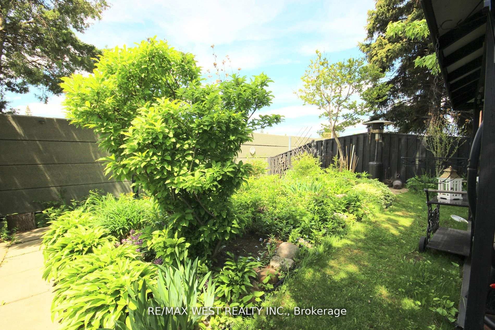 Photo 38 of 425 Hansen Road N, Brampton, Madoc — HOMEH