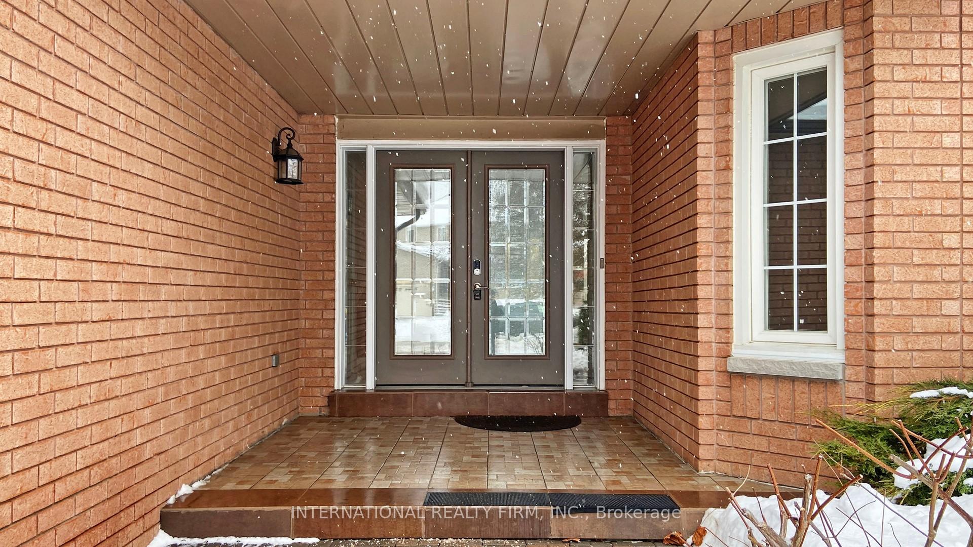 Photo 3 of 8 Bishop Drive, Barrie, Ardagh — HOMEH