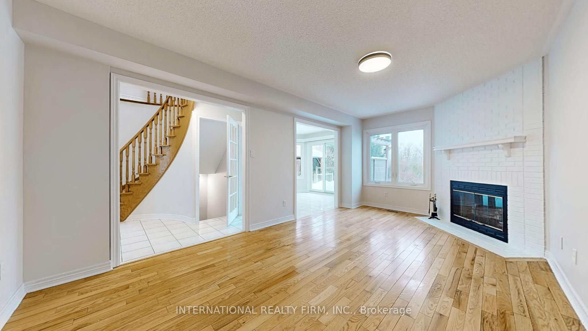 Photo 5 of 8 Bishop Drive, Barrie, Ardagh — HOMEH