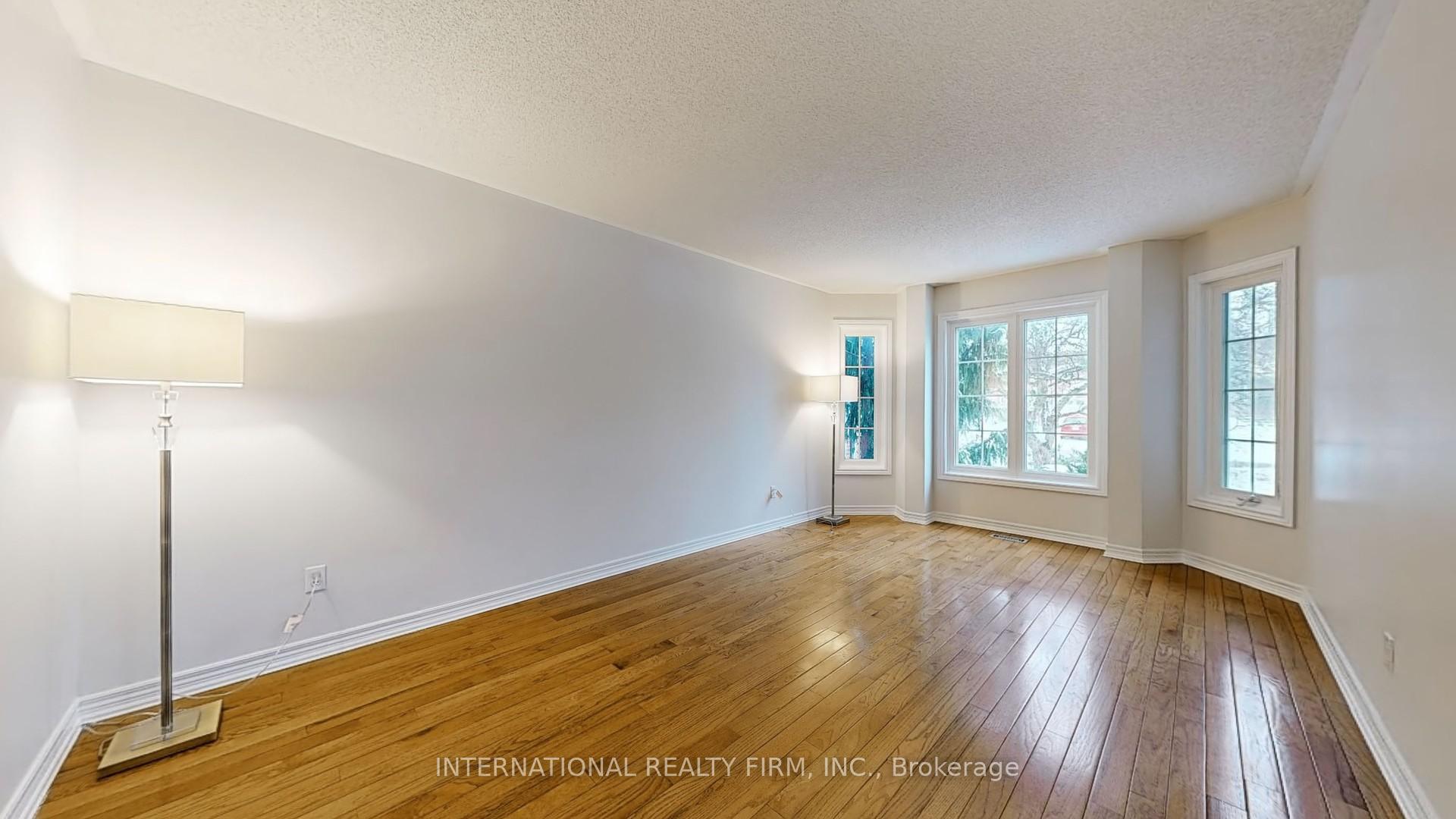 Photo 9 of 8 Bishop Drive, Barrie, Ardagh — HOMEH