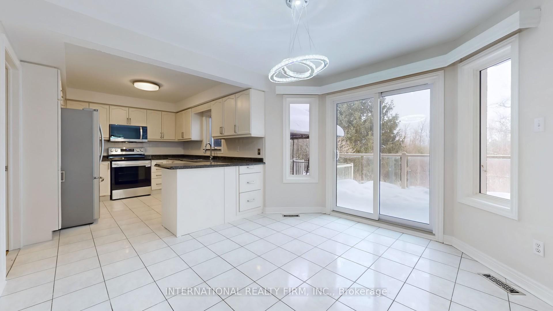 Photo 14 of 8 Bishop Drive, Barrie, Ardagh — HOMEH
