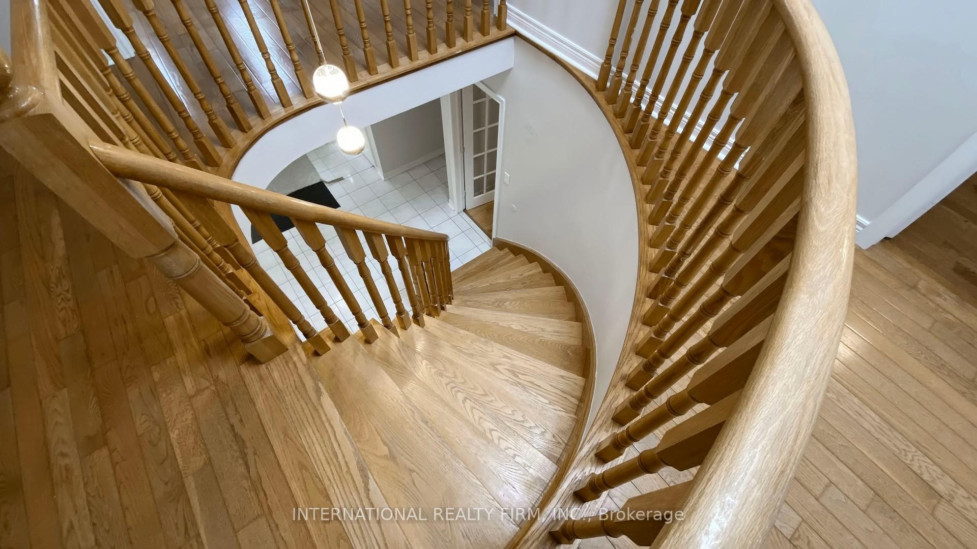 Photo 21 of 8 Bishop Drive, Barrie, Ardagh — HOMEH