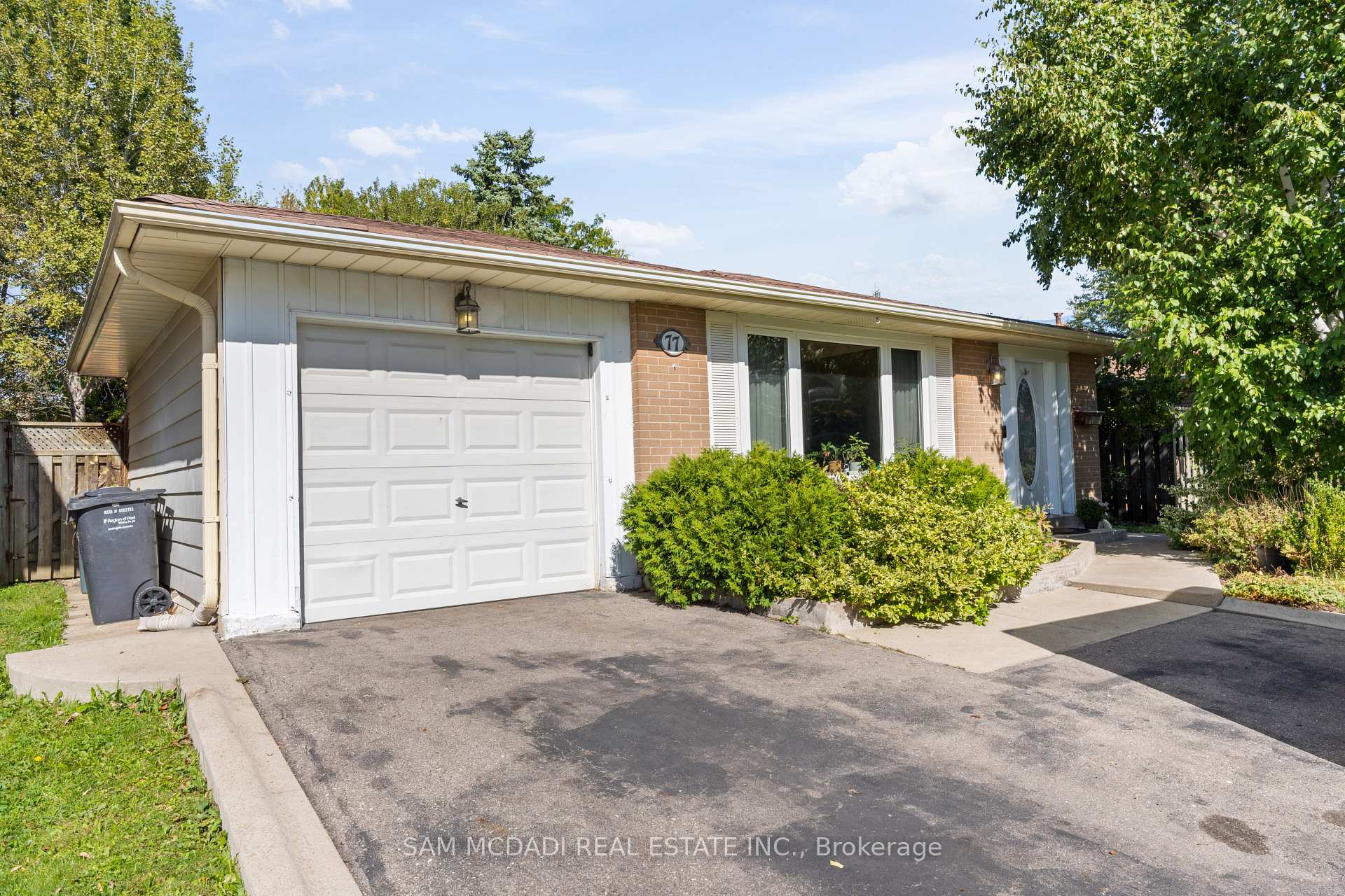 Photo 2 of 77 Lockton Crescent, Brampton, Brampton East — HOMEH