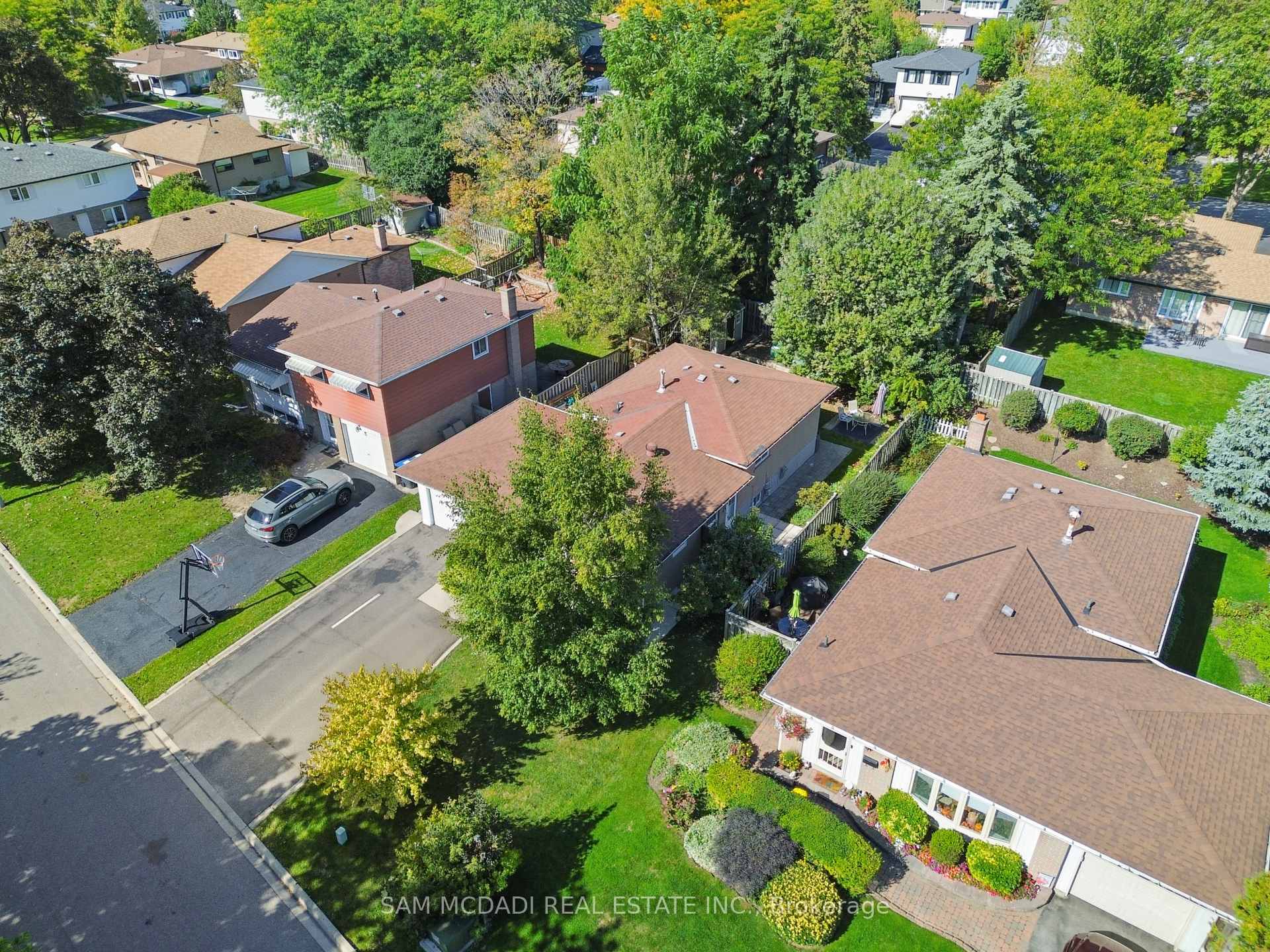 Photo 3 of 77 Lockton Crescent, Brampton, Brampton East — HOMEH