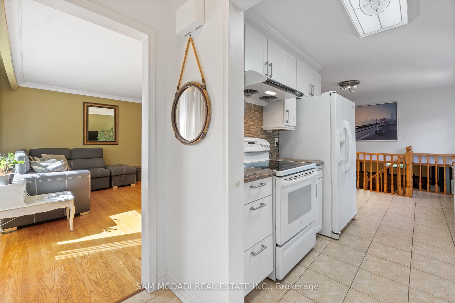 Photo 5 of 77 Lockton Crescent, Brampton, Brampton East — HOMEH