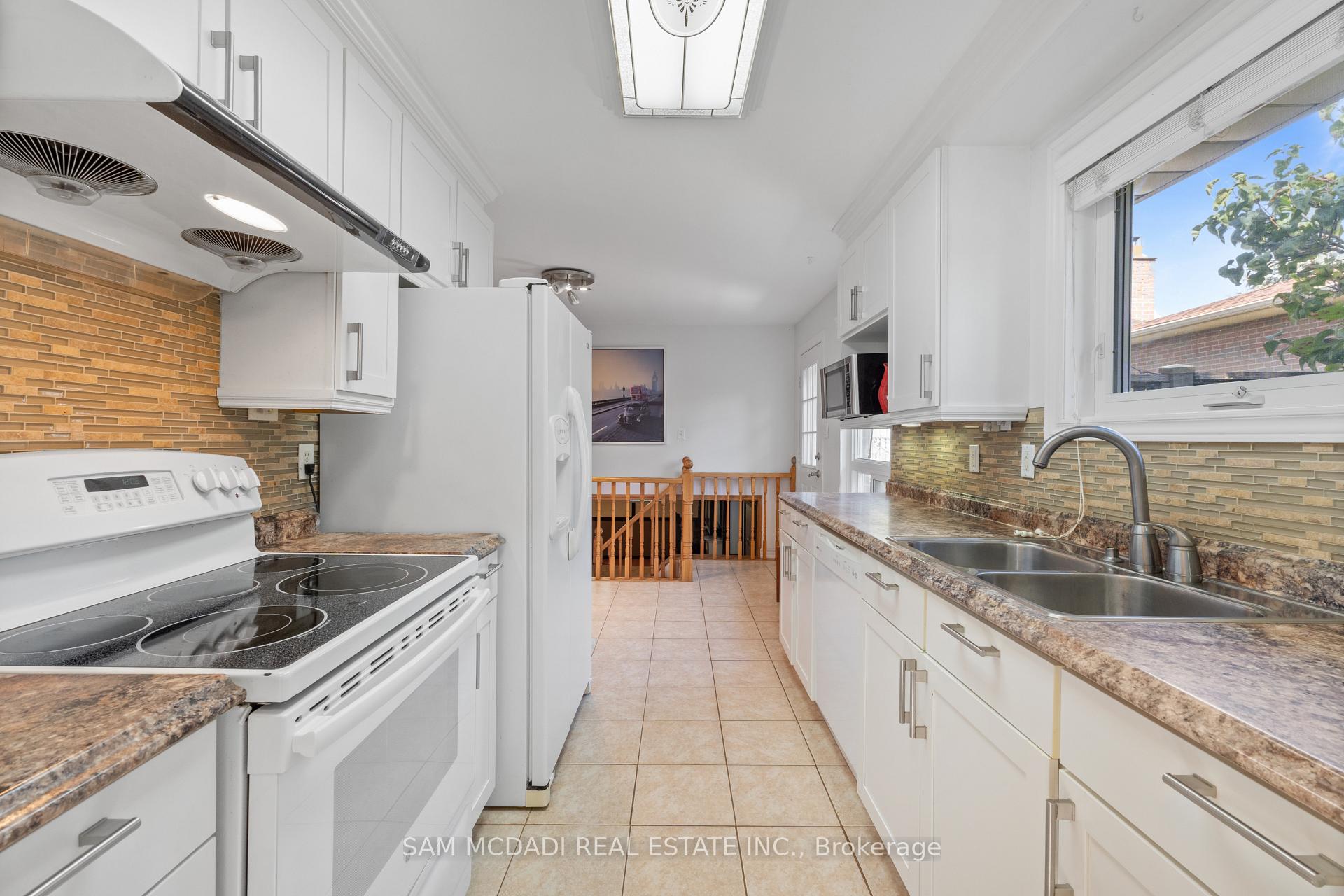 Photo 6 of 77 Lockton Crescent, Brampton, Brampton East — HOMEH