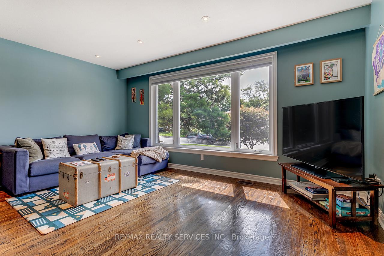 Photo 9 of 264 Bartley Bull Parkway, Brampton, Brampton East — HOMEH
