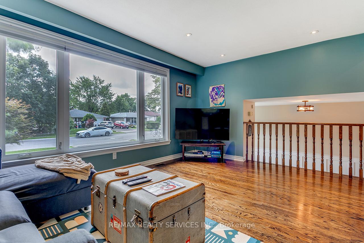 Photo 10 of 264 Bartley Bull Parkway, Brampton, Brampton East — HOMEH