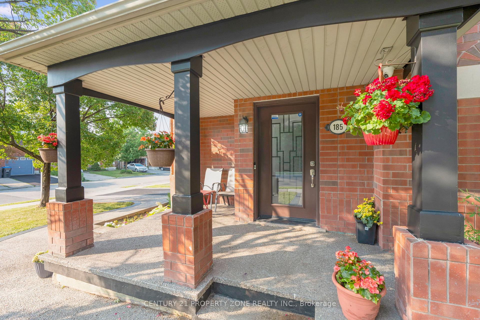 Photo 3 of 185 Brisdale Drive, Brampton, Fletcher's Meadow — HOMEH