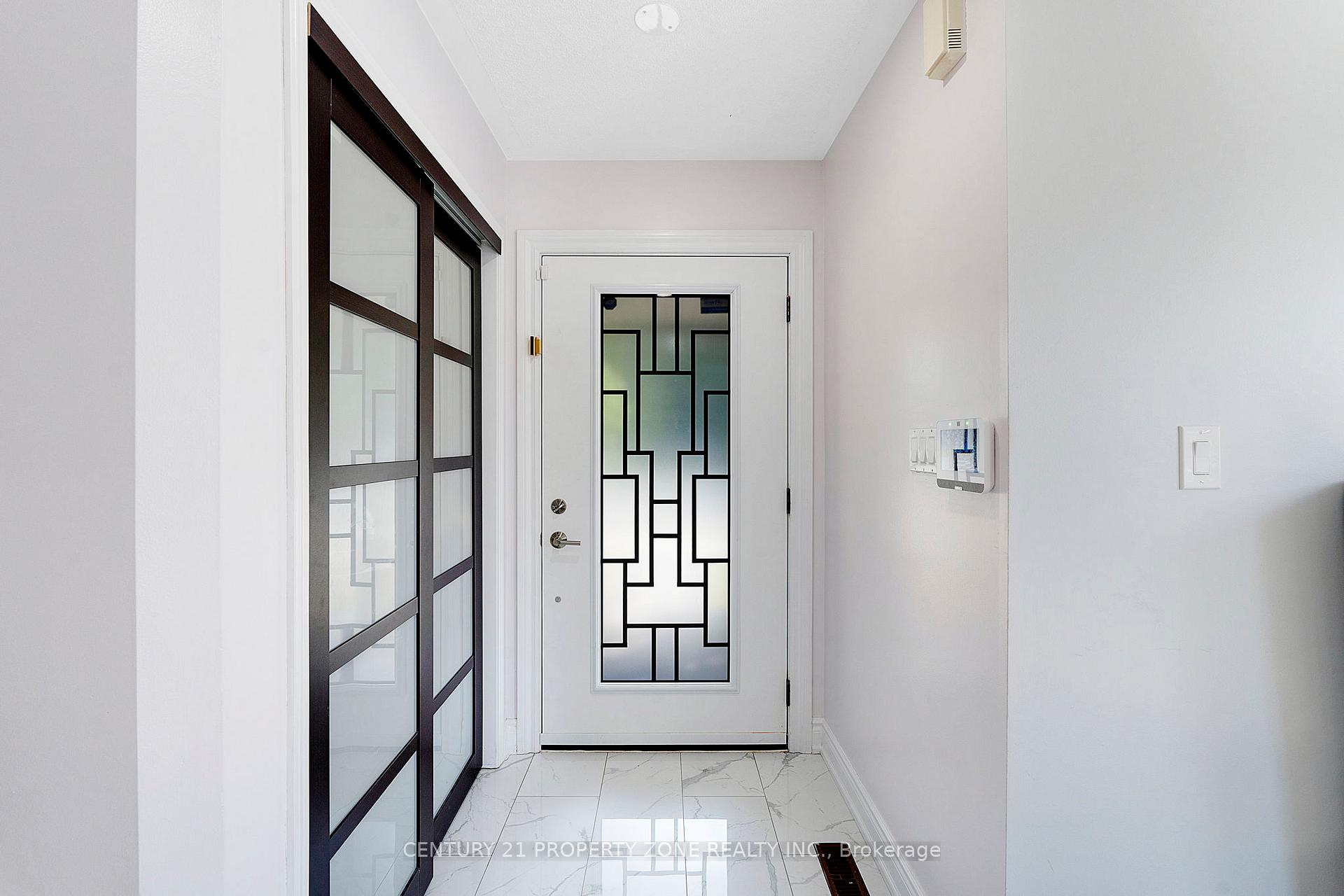 Photo 4 of 185 Brisdale Drive, Brampton, Fletcher's Meadow — HOMEH