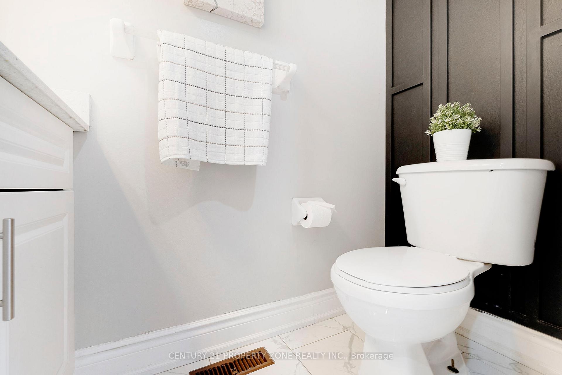 Photo 14 of 185 Brisdale Drive, Brampton, Fletcher's Meadow — HOMEH