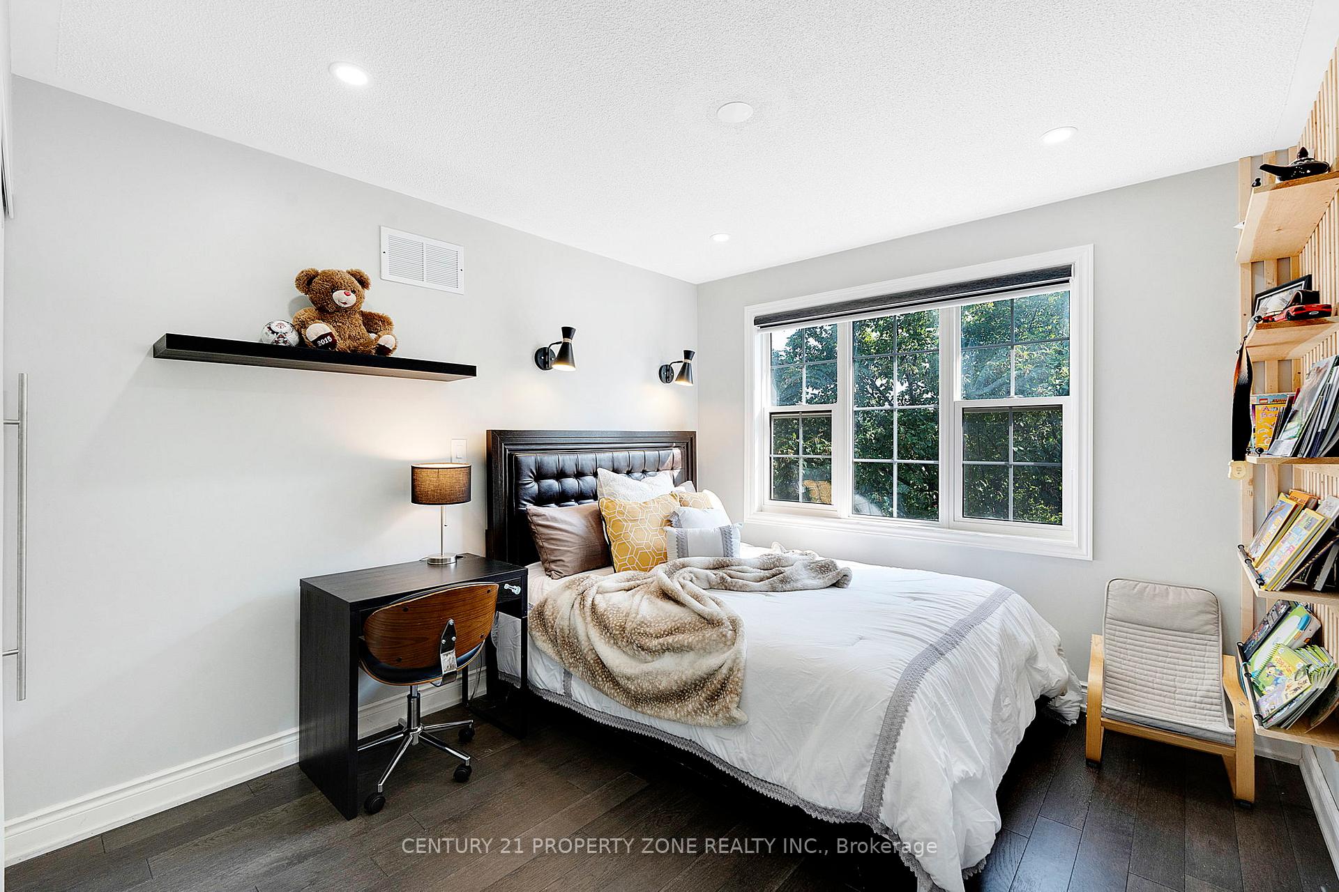 Photo 23 of 185 Brisdale Drive, Brampton, Fletcher's Meadow — HOMEH
