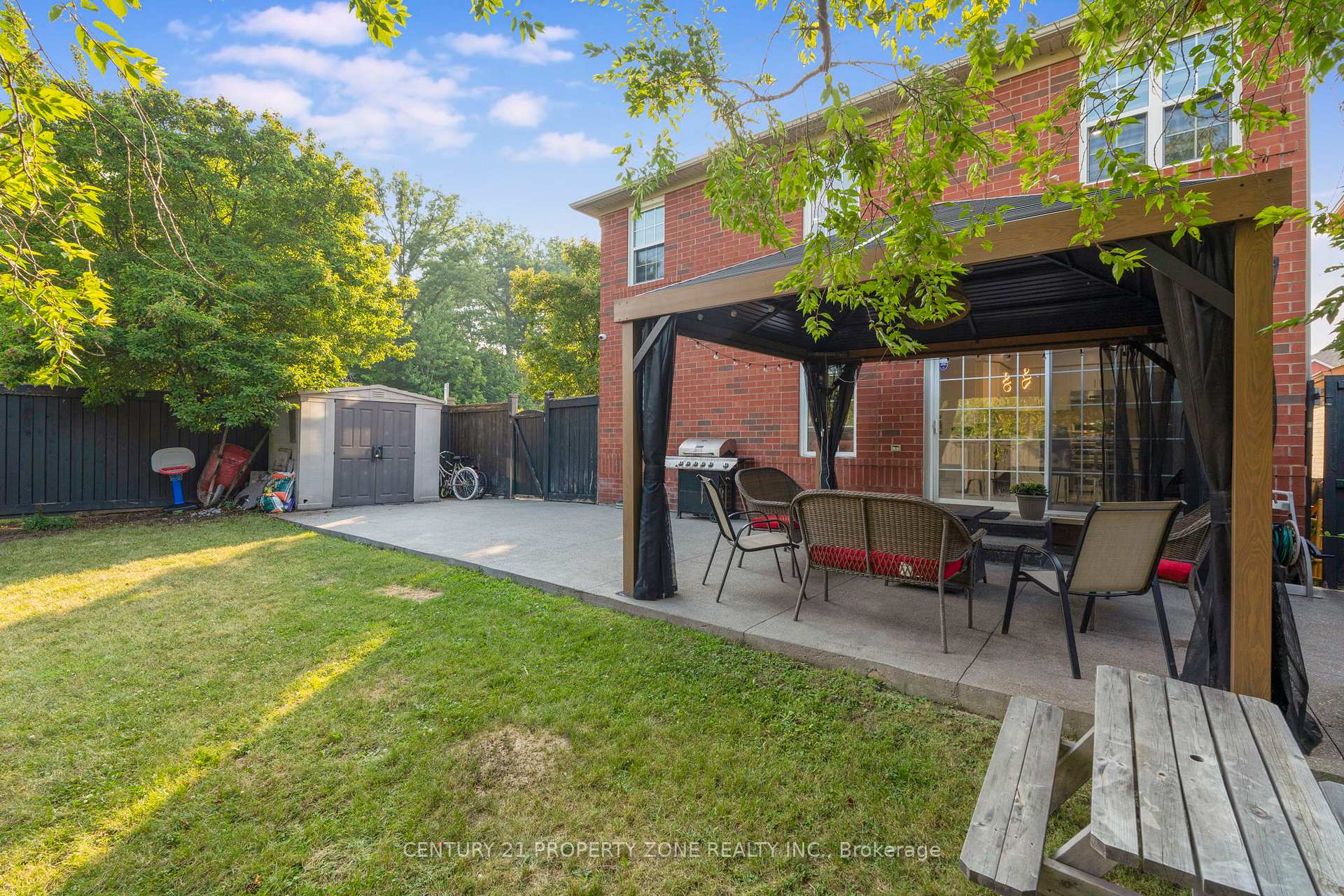 Photo 33 of 185 Brisdale Drive, Brampton, Fletcher's Meadow — HOMEH