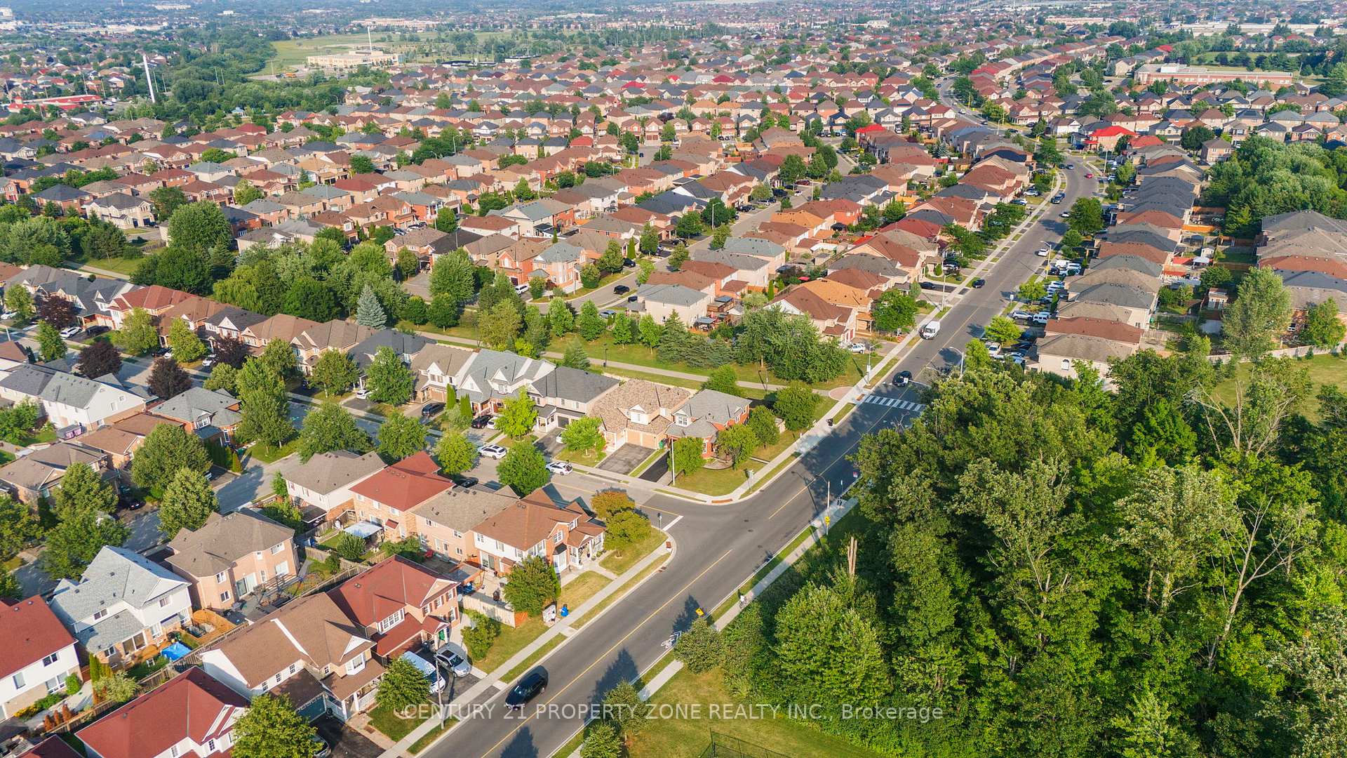 Photo 35 of 185 Brisdale Drive, Brampton, Fletcher's Meadow — HOMEH
