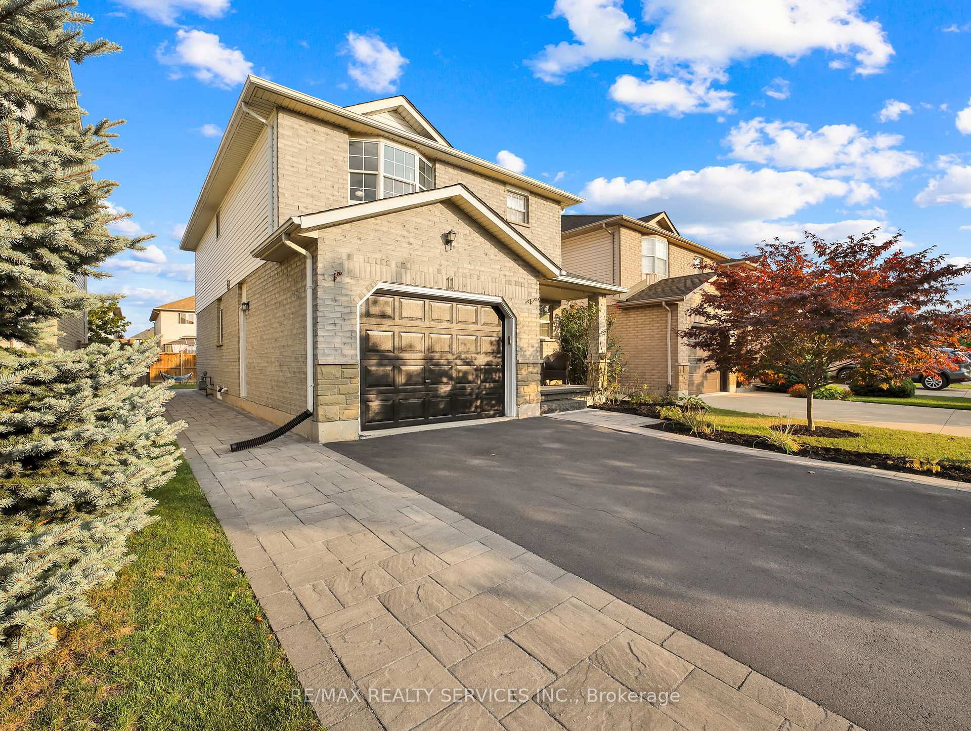 Photo 1 of 11 Willowridge Way, Hamilton, Stoney Creek — HOMEH