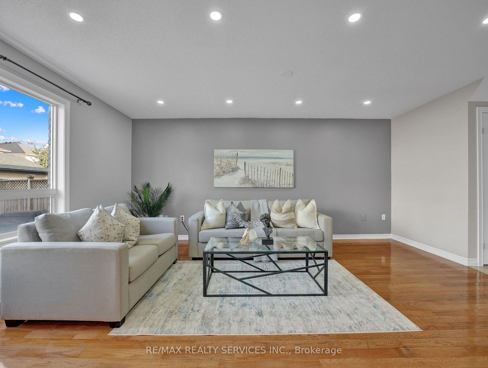 Photo 6 of 11 Willowridge Way, Hamilton, Stoney Creek — HOMEH