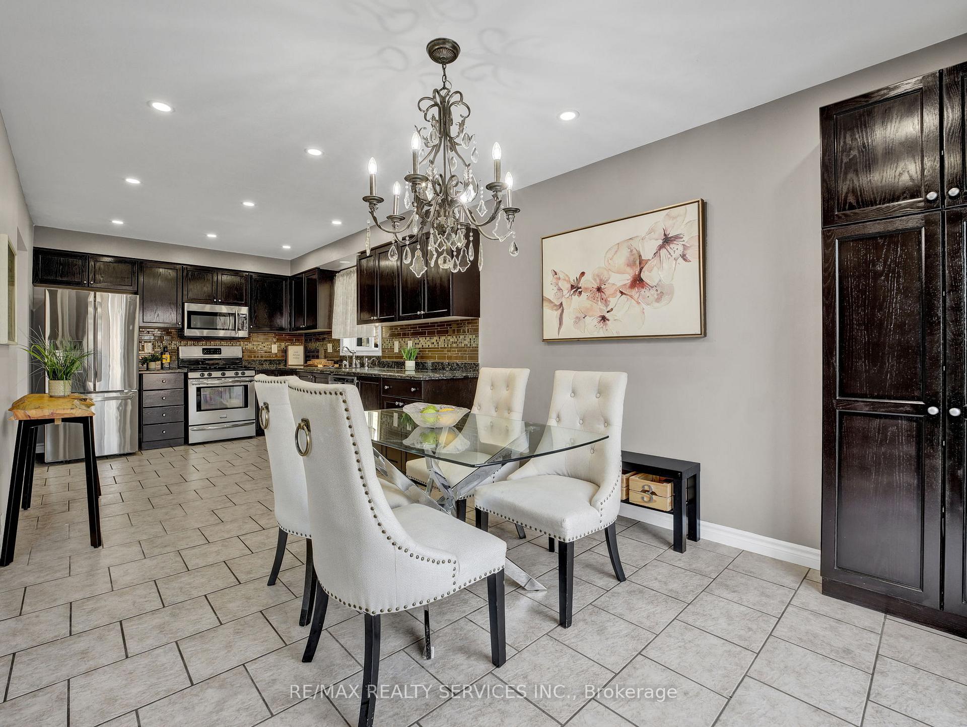 Photo 11 of 11 Willowridge Way, Hamilton, Stoney Creek — HOMEH