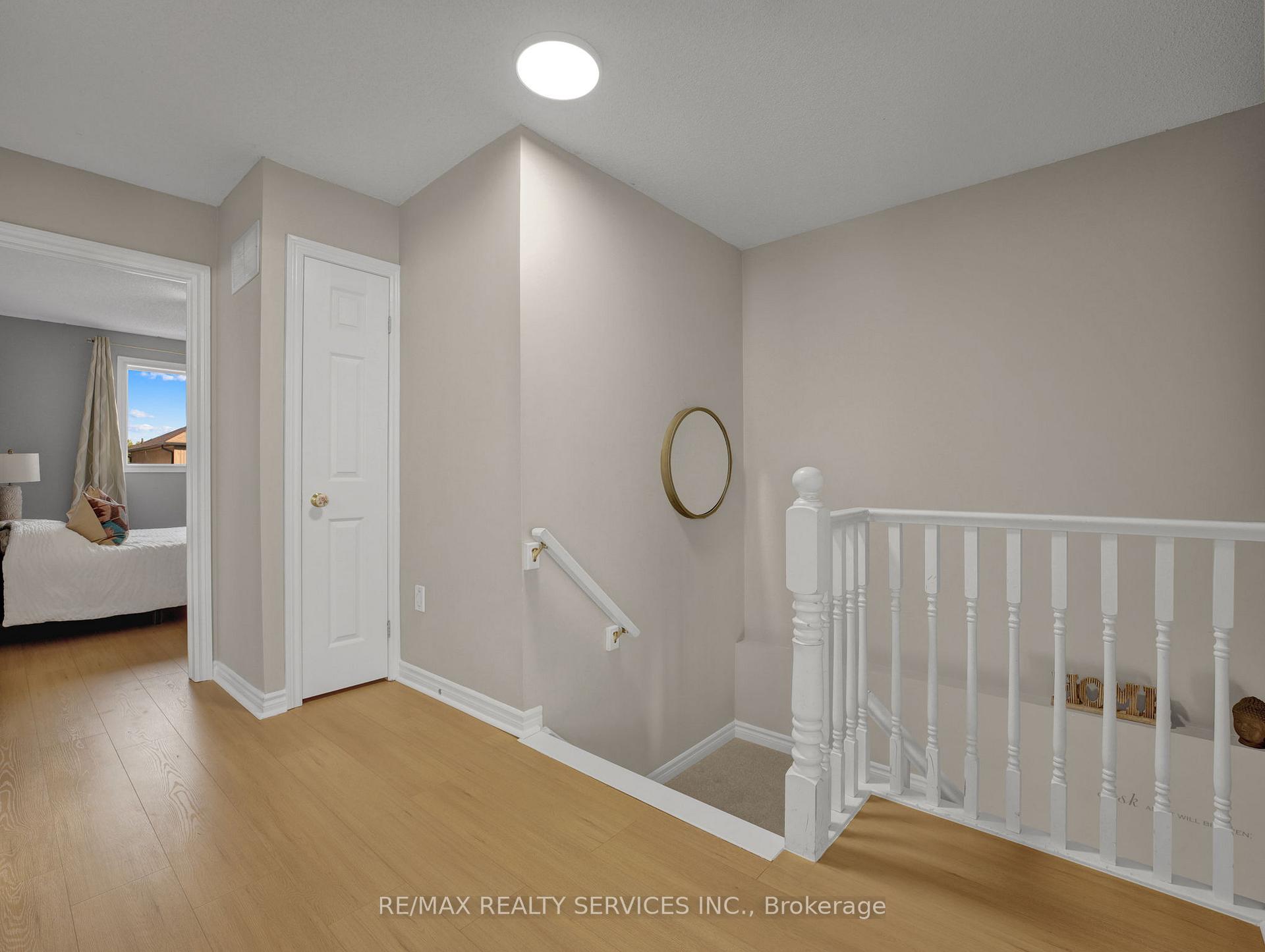Photo 13 of 11 Willowridge Way, Hamilton, Stoney Creek — HOMEH