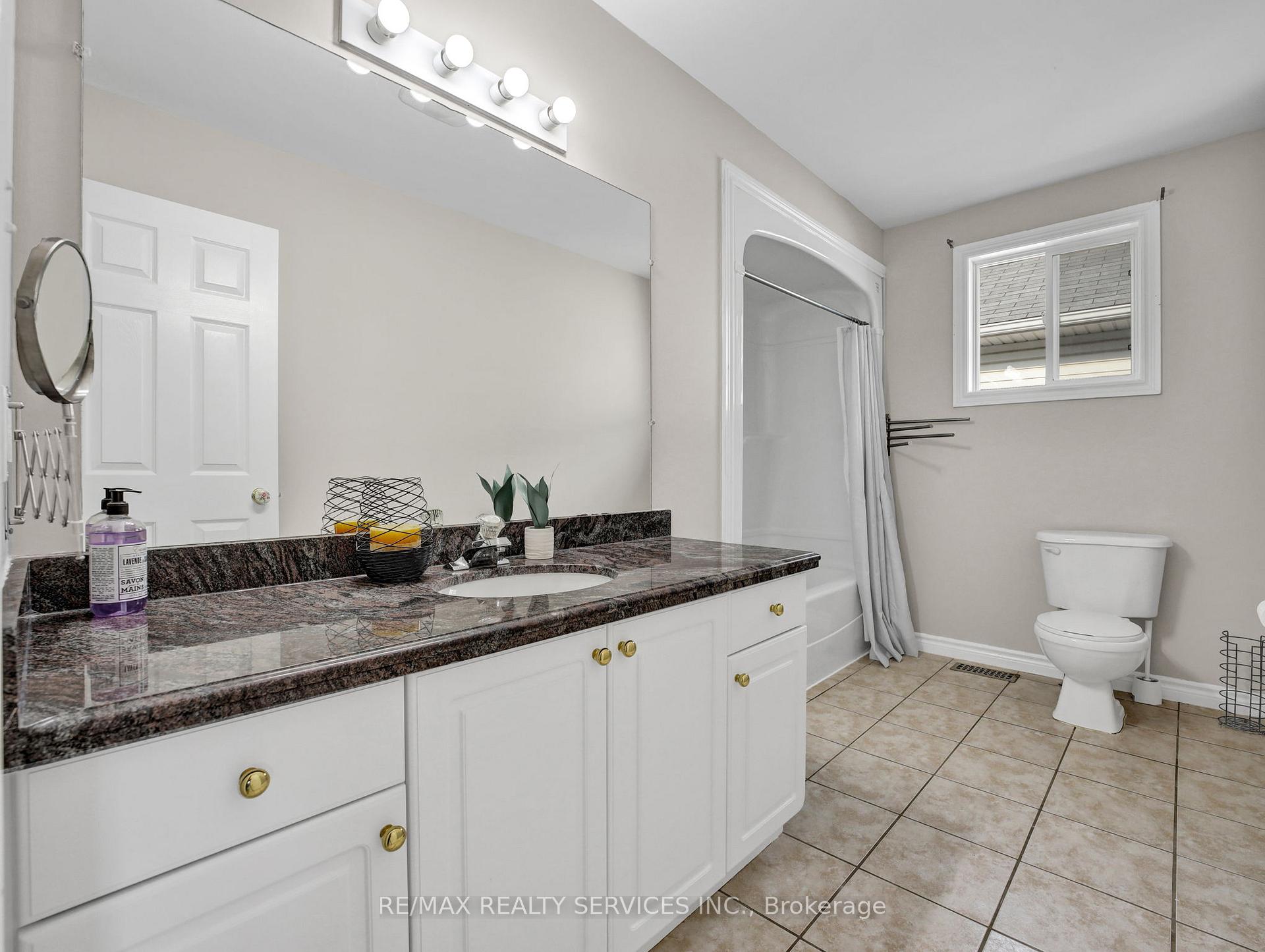 Photo 16 of 11 Willowridge Way, Hamilton, Stoney Creek — HOMEH