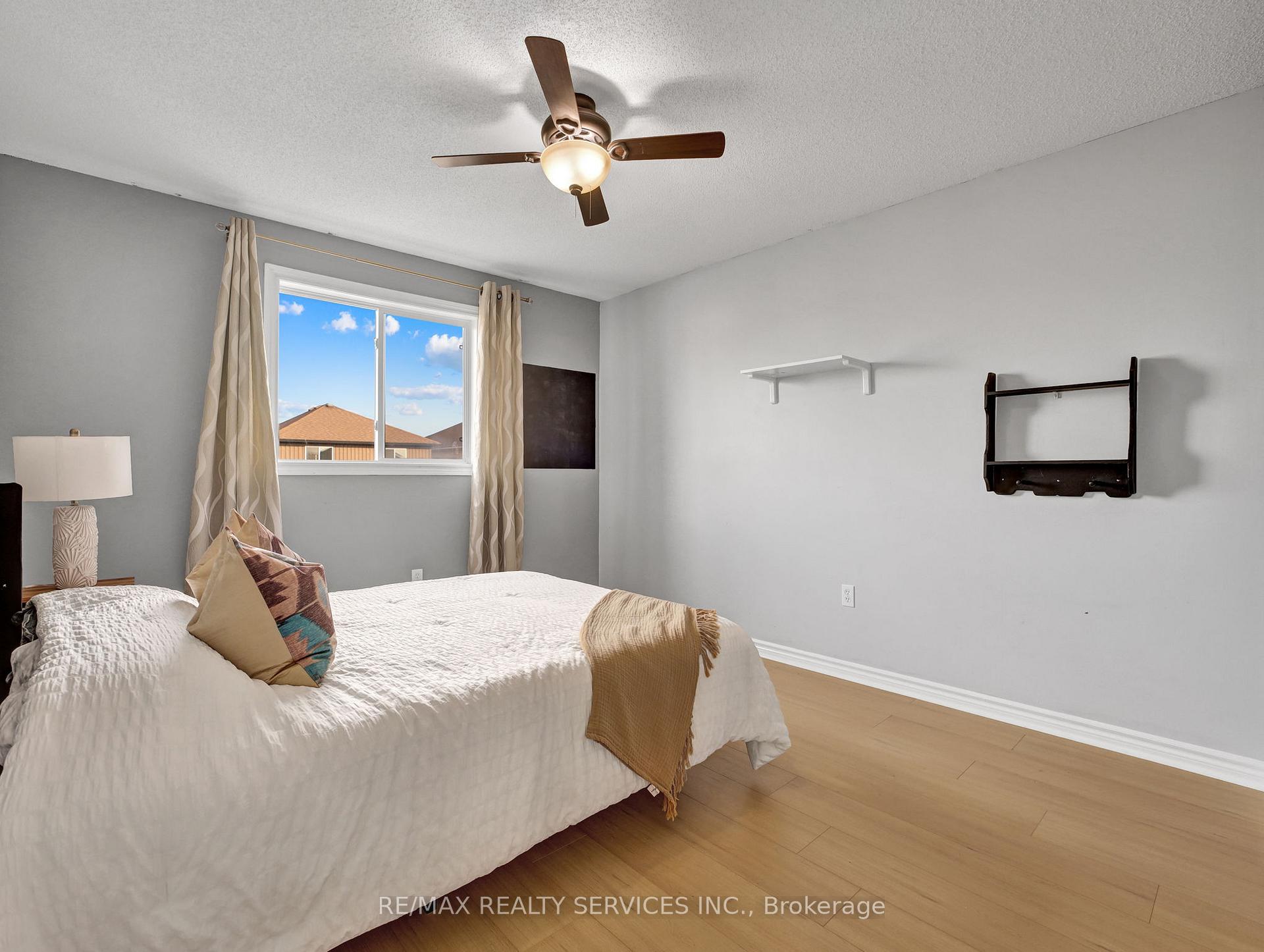 Photo 18 of 11 Willowridge Way, Hamilton, Stoney Creek — HOMEH