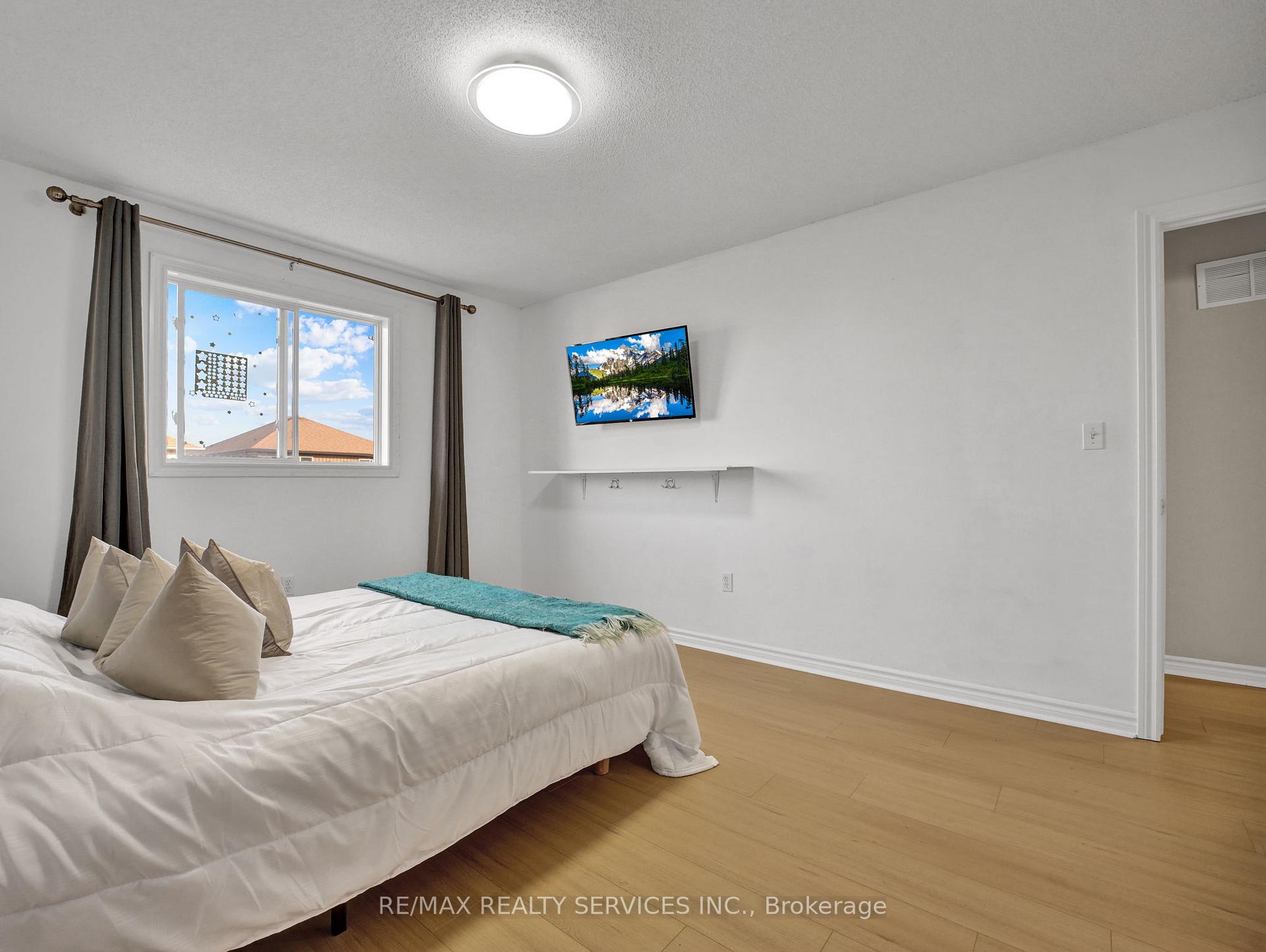 Photo 19 of 11 Willowridge Way, Hamilton, Stoney Creek — HOMEH
