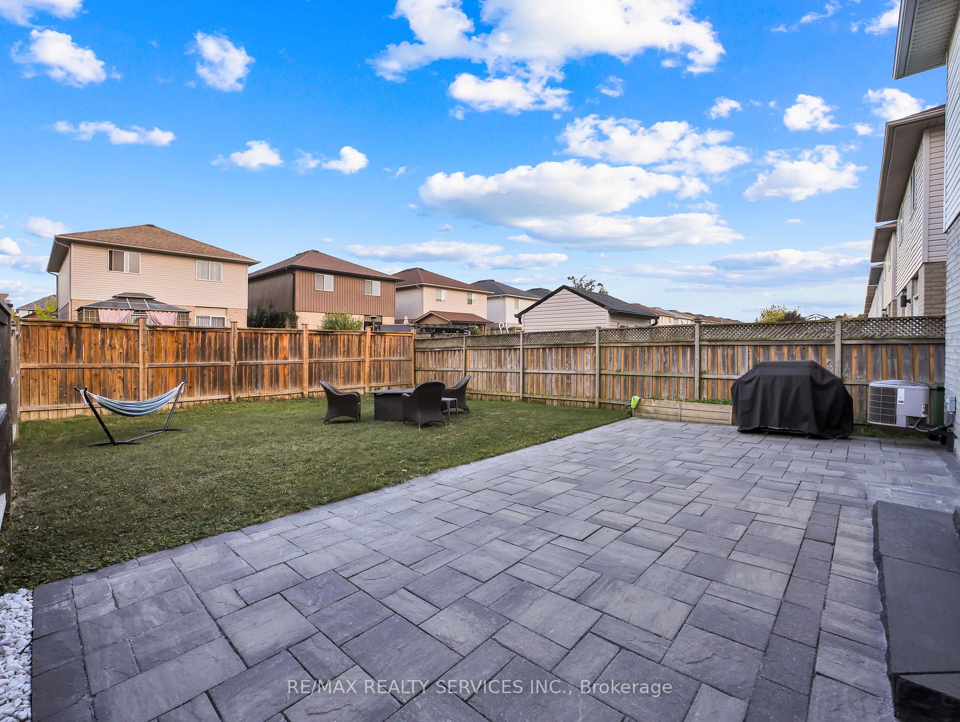Photo 23 of 11 Willowridge Way, Hamilton, Stoney Creek — HOMEH