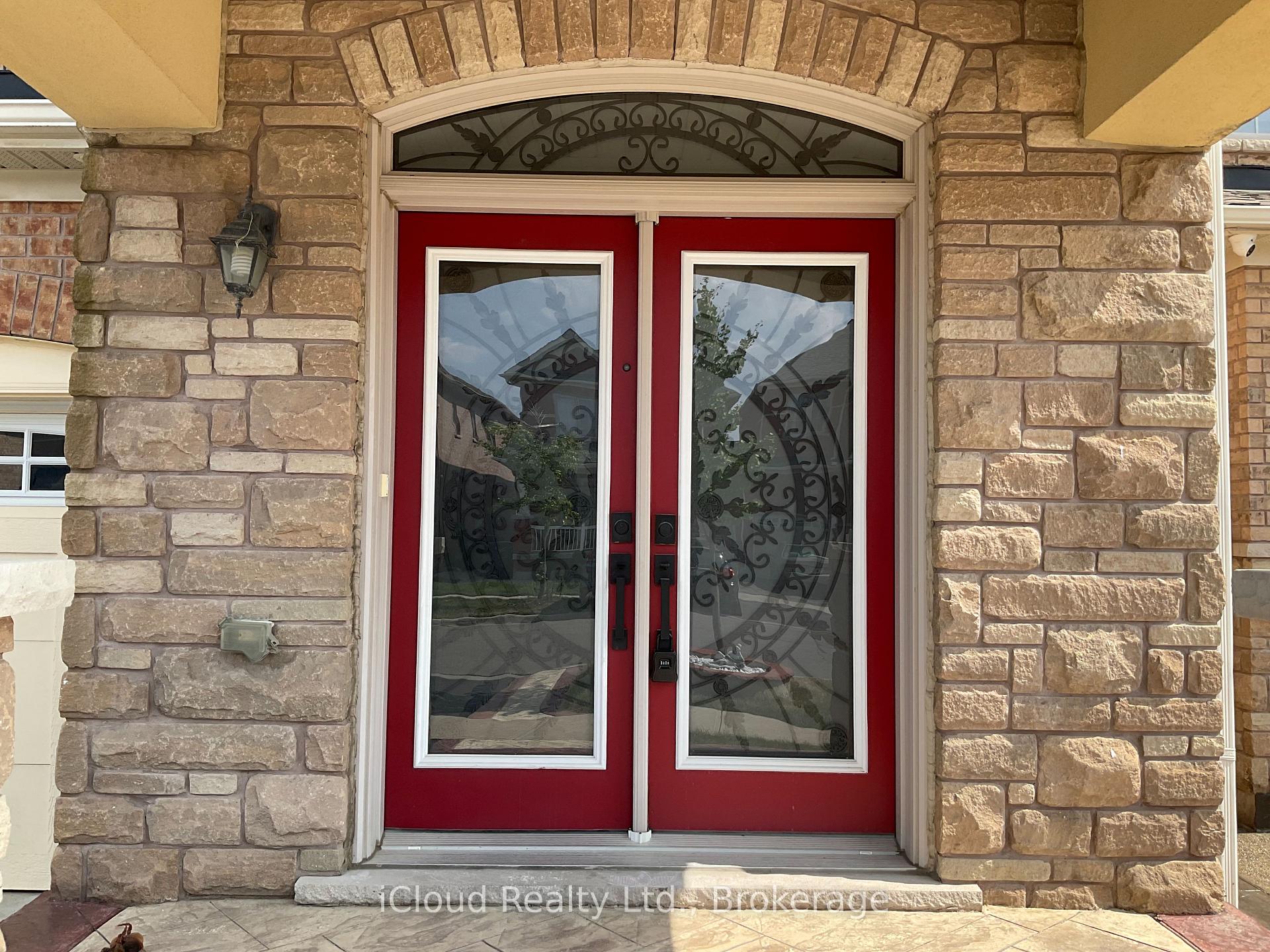 Photo 3 of 27 Relton Circle, Brampton, Vales of Castlemore — HOMEH