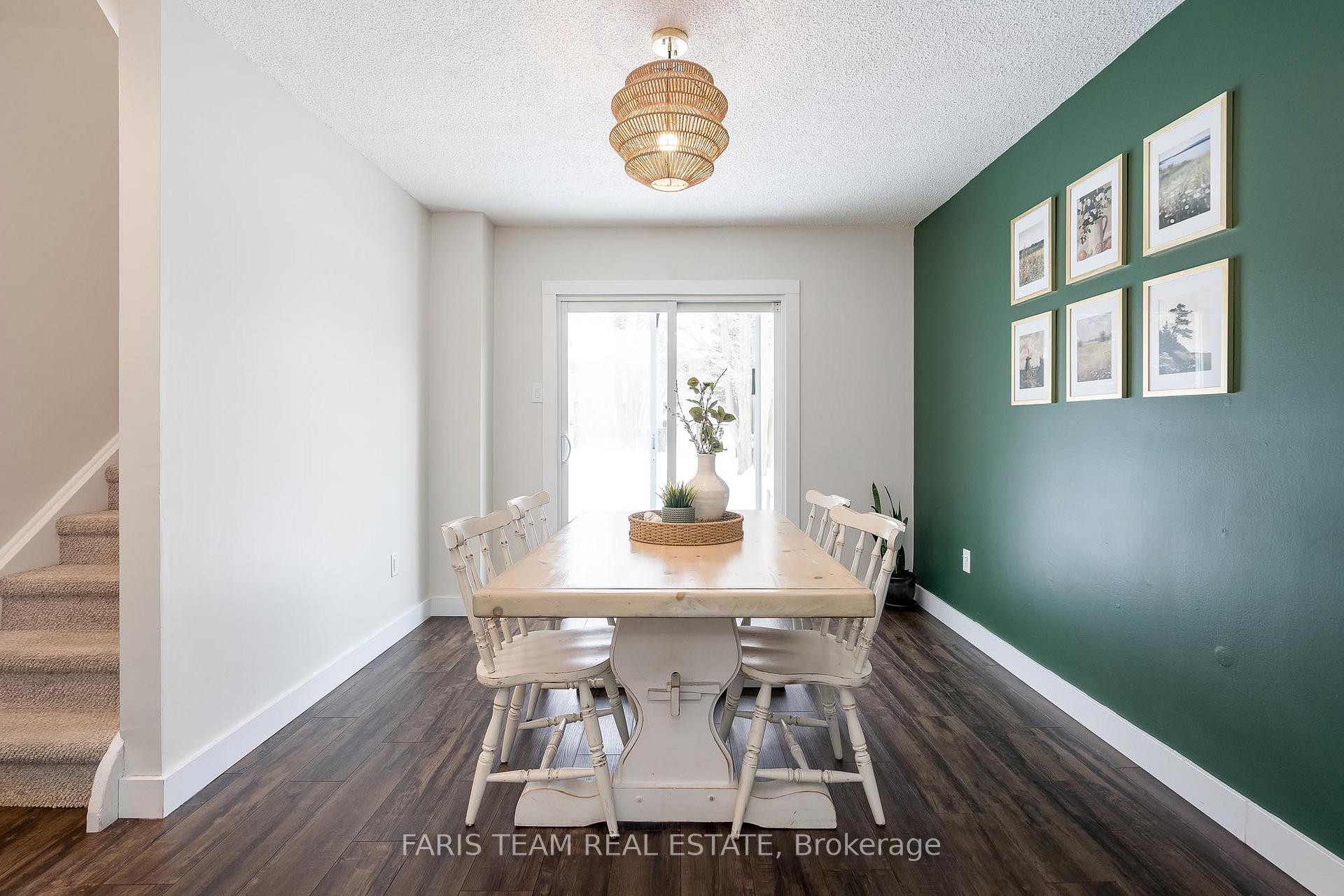 Photo 3 of 82 Elizabeth Street, Barrie, Ardagh — HOMEH