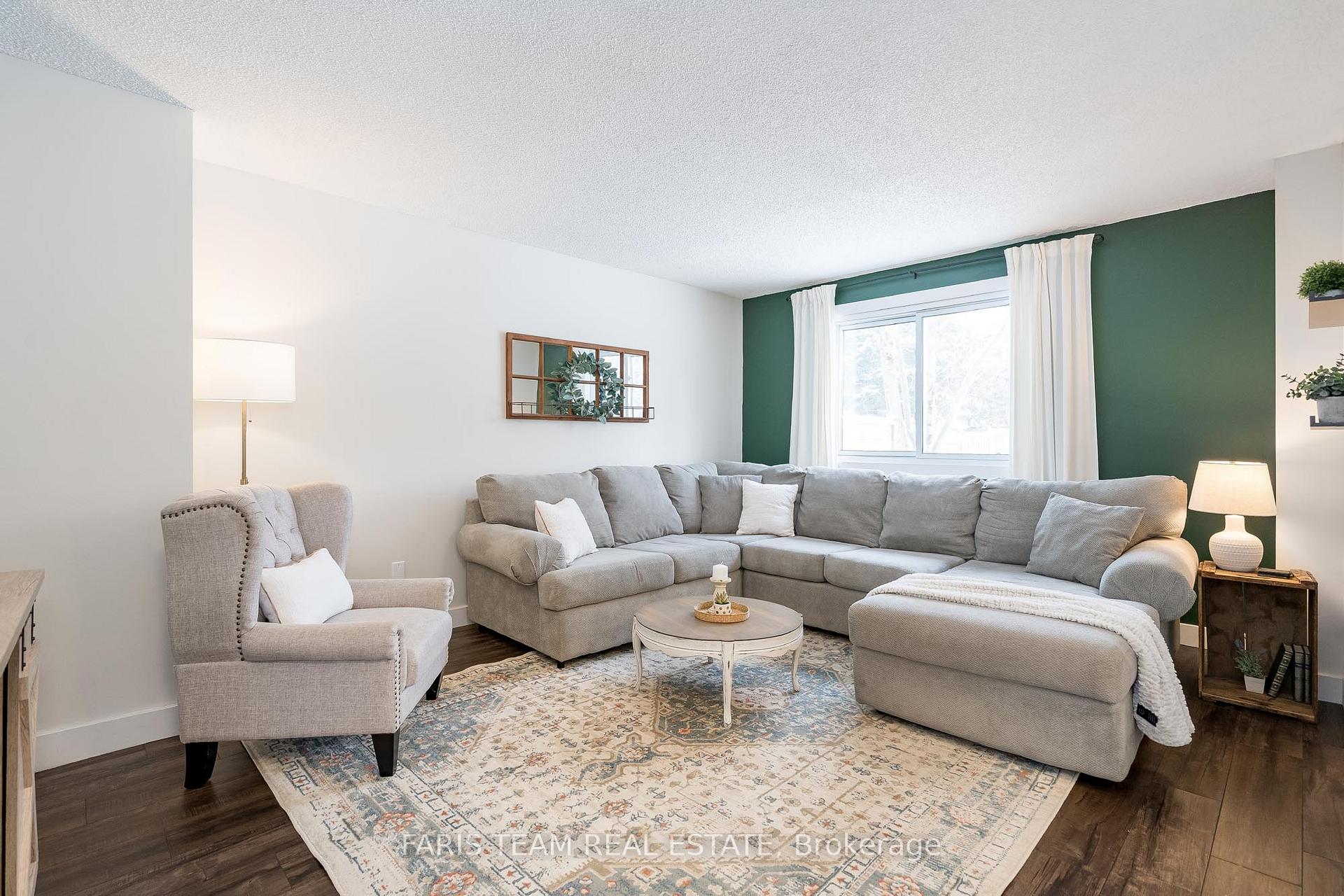 Photo 4 of 82 Elizabeth Street, Barrie, Ardagh — HOMEH