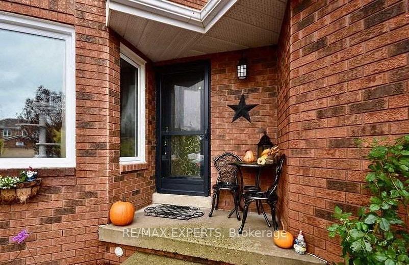 Photo 2 of 63 Barwick Drive, Barrie, Sunnidale — HOMEH