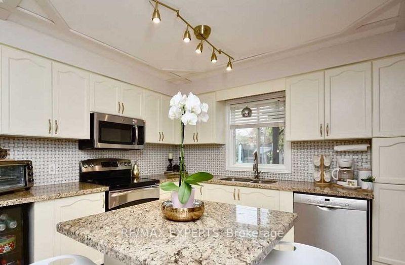 Photo 13 of 63 Barwick Drive, Barrie, Sunnidale — HOMEH