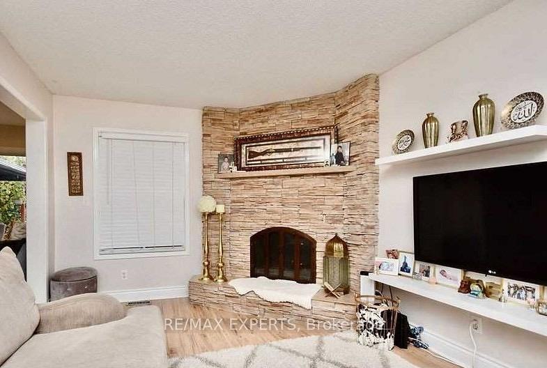 Photo 8 of 63 Barwick Drive, Barrie, Sunnidale — HOMEH