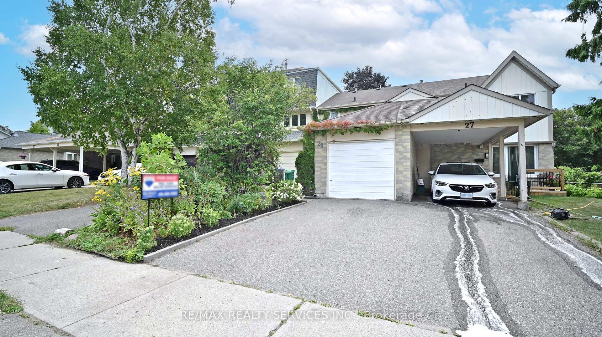 Photo 2 of 29 Primrose Crescent, Brampton, Heart Lake West — HOMEH