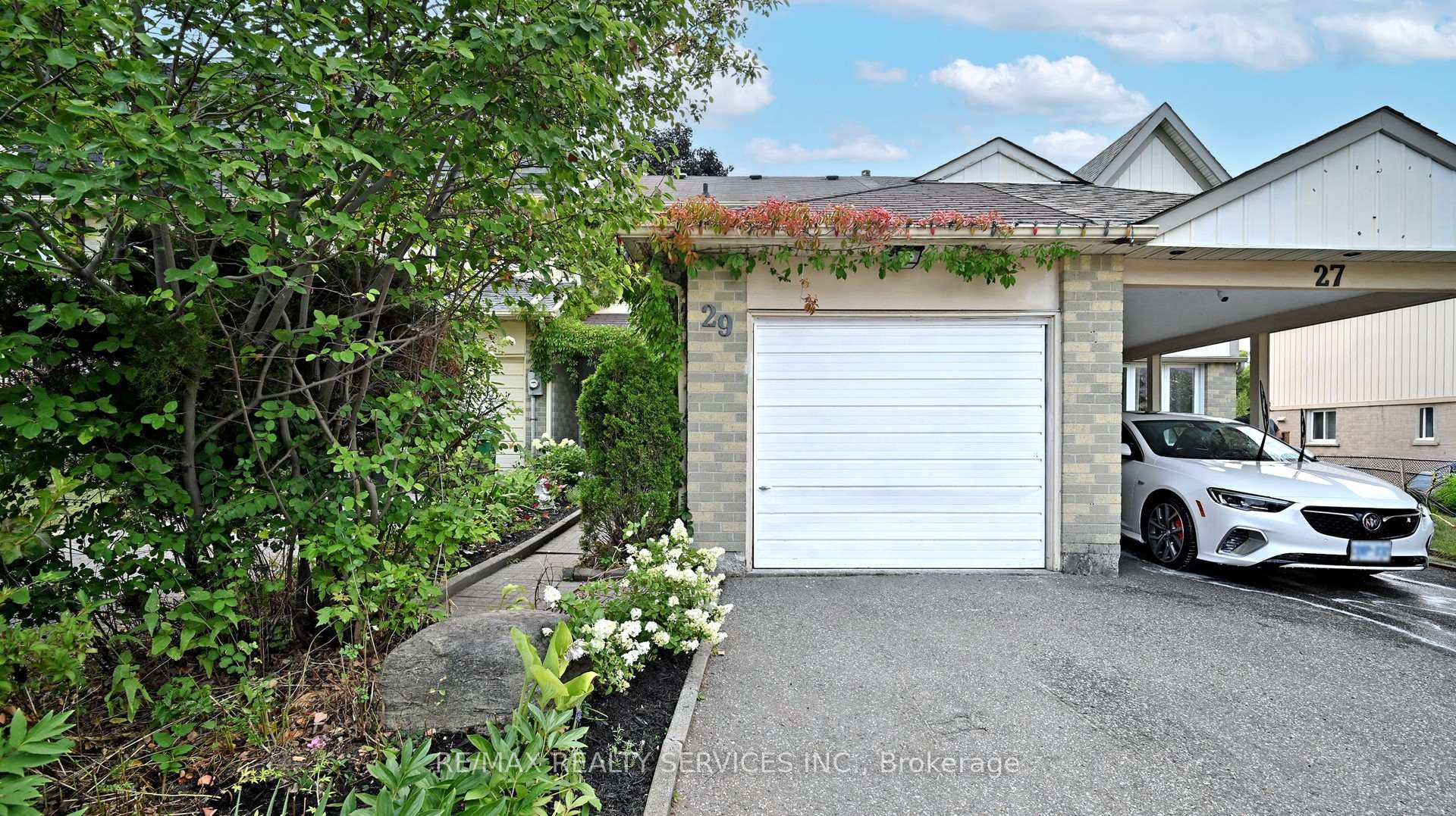 Photo 4 of 29 Primrose Crescent, Brampton, Heart Lake West — HOMEH