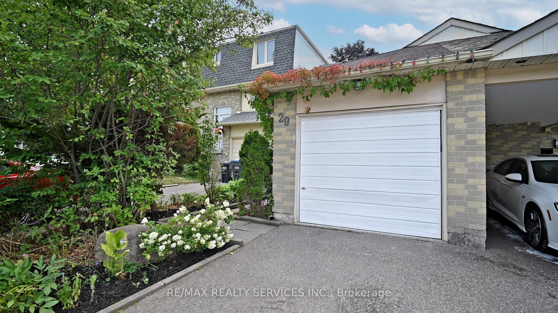 Photo 5 of 29 Primrose Crescent, Brampton, Heart Lake West — HOMEH