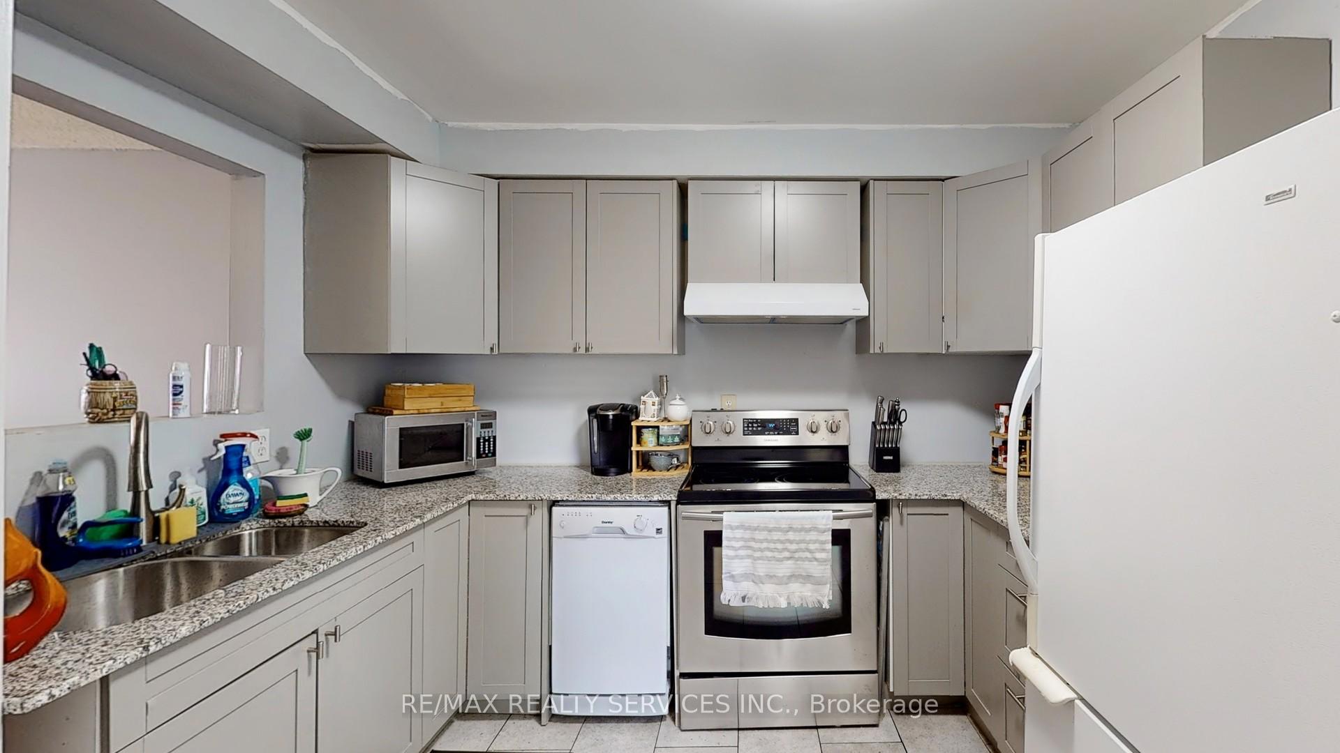 Photo 11 of 29 Primrose Crescent, Brampton, Heart Lake West — HOMEH
