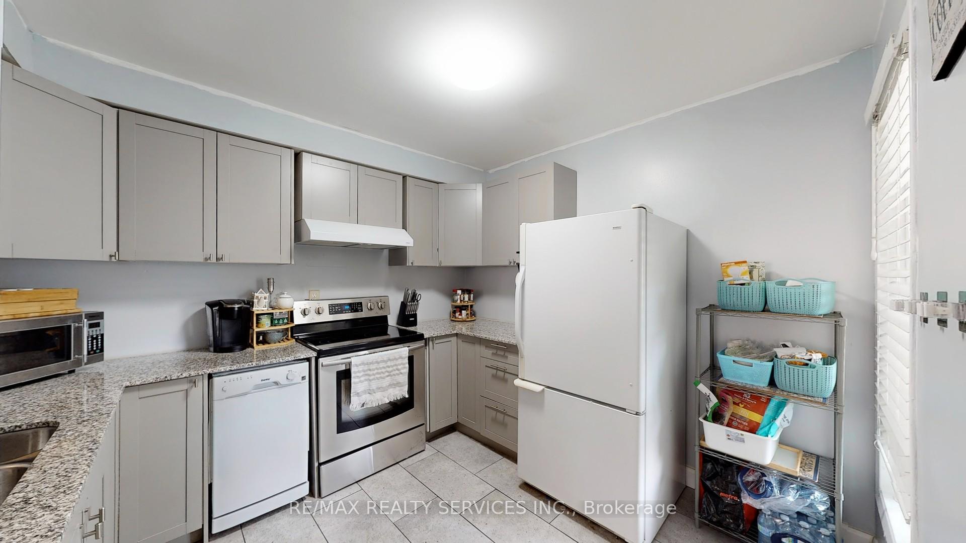 Photo 12 of 29 Primrose Crescent, Brampton, Heart Lake West — HOMEH
