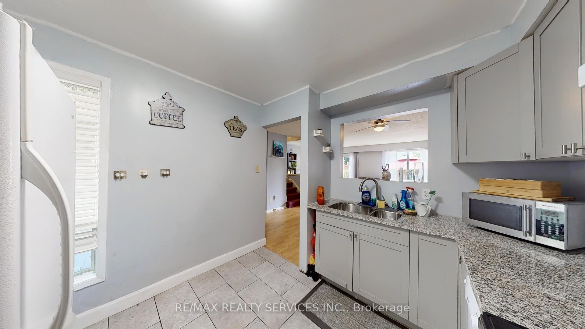 Photo 13 of 29 Primrose Crescent, Brampton, Heart Lake West — HOMEH