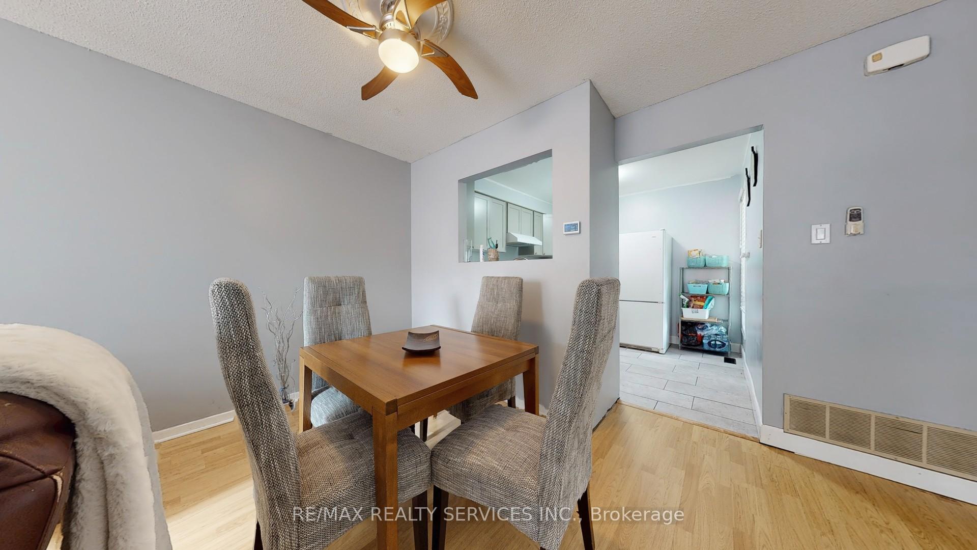 Photo 15 of 29 Primrose Crescent, Brampton, Heart Lake West — HOMEH