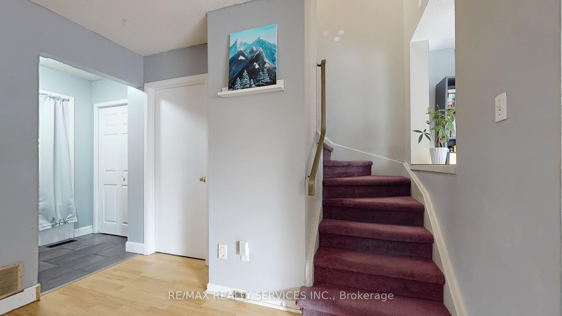 Photo 17 of 29 Primrose Crescent, Brampton, Heart Lake West — HOMEH