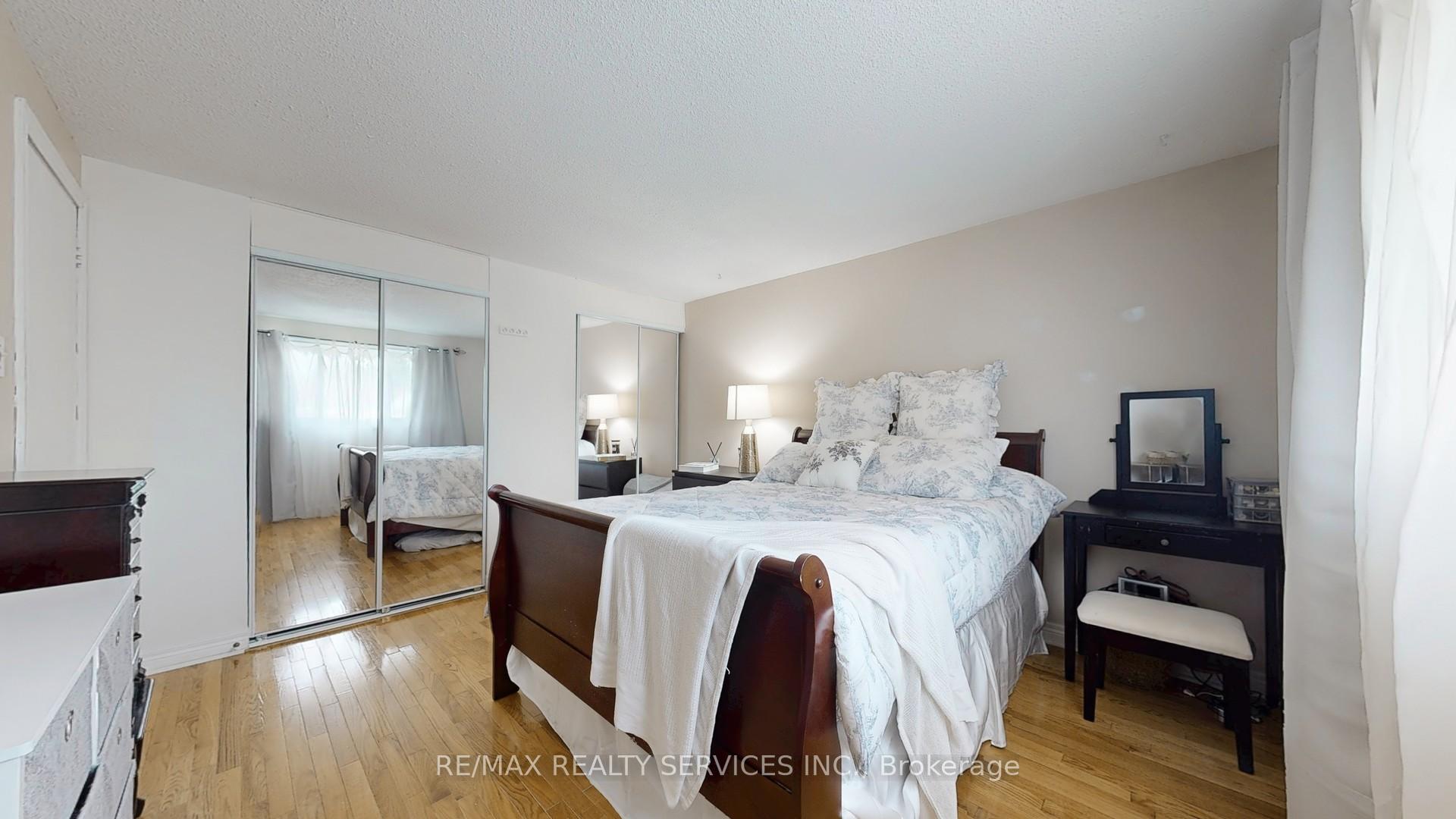 Photo 20 of 29 Primrose Crescent, Brampton, Heart Lake West — HOMEH