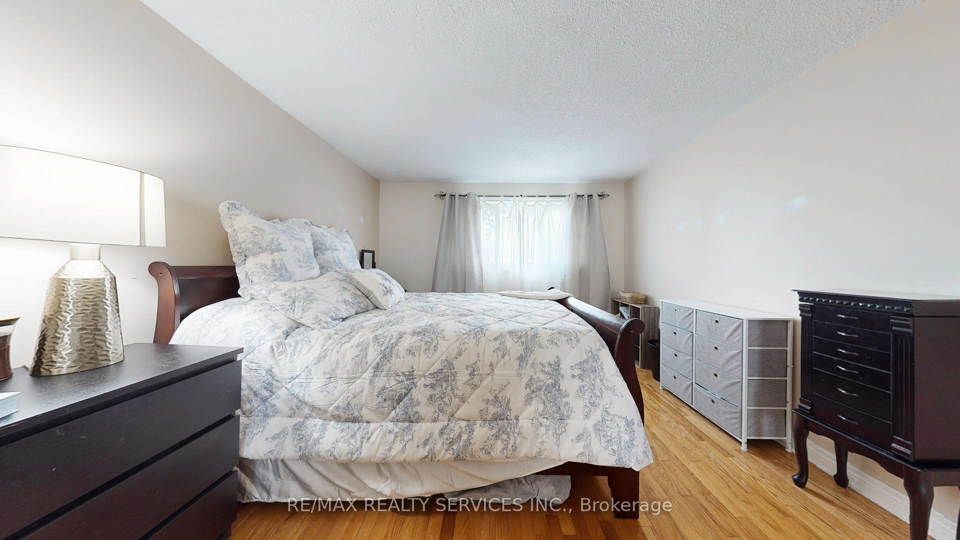 Photo 21 of 29 Primrose Crescent, Brampton, Heart Lake West — HOMEH