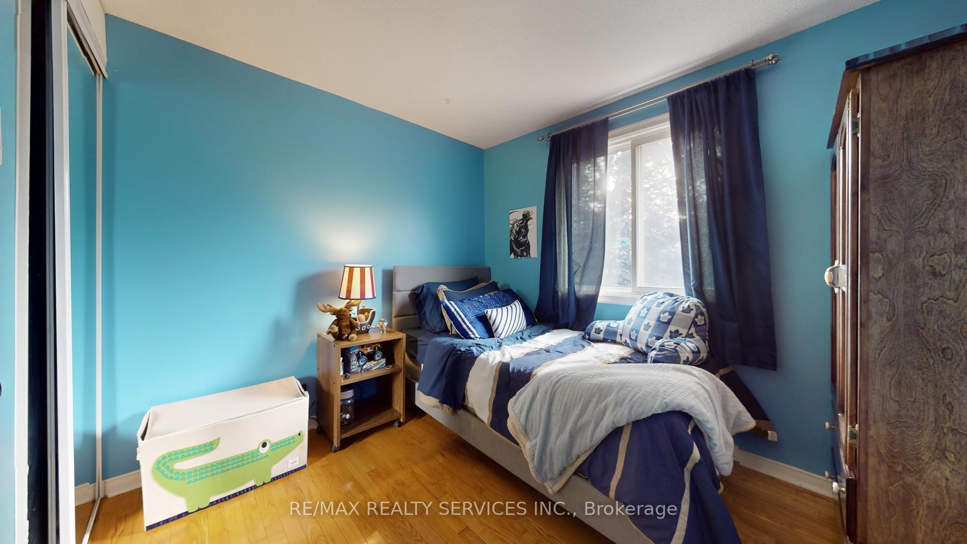 Photo 22 of 29 Primrose Crescent, Brampton, Heart Lake West — HOMEH