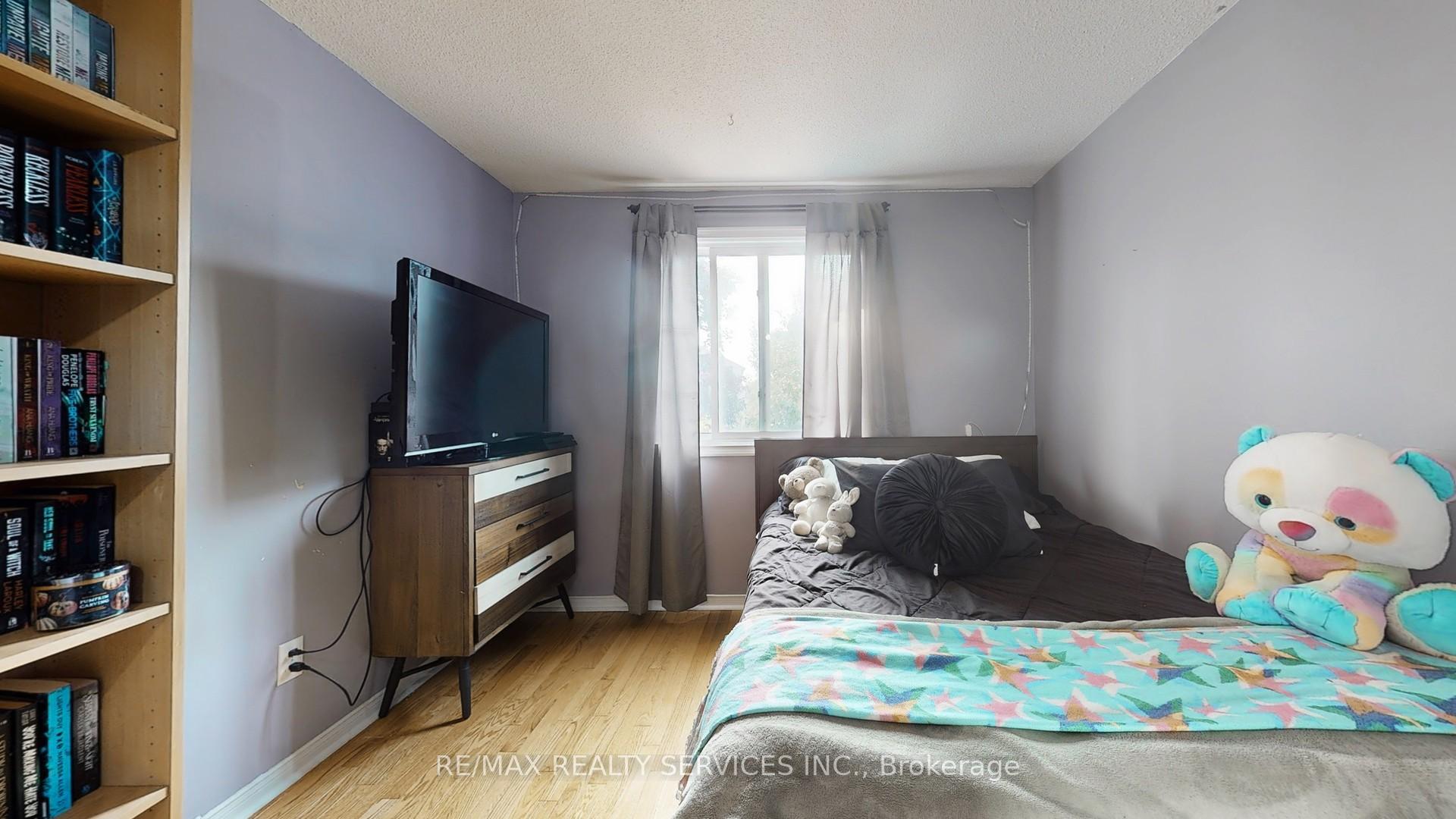Photo 27 of 29 Primrose Crescent, Brampton, Heart Lake West — HOMEH