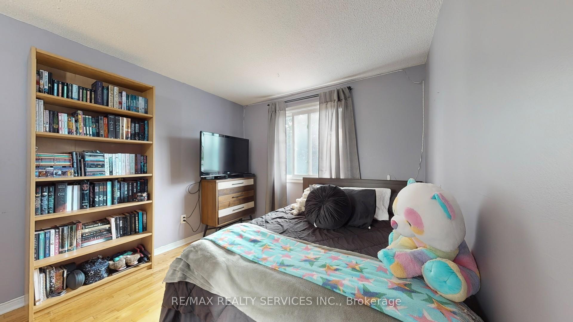 Photo 28 of 29 Primrose Crescent, Brampton, Heart Lake West — HOMEH